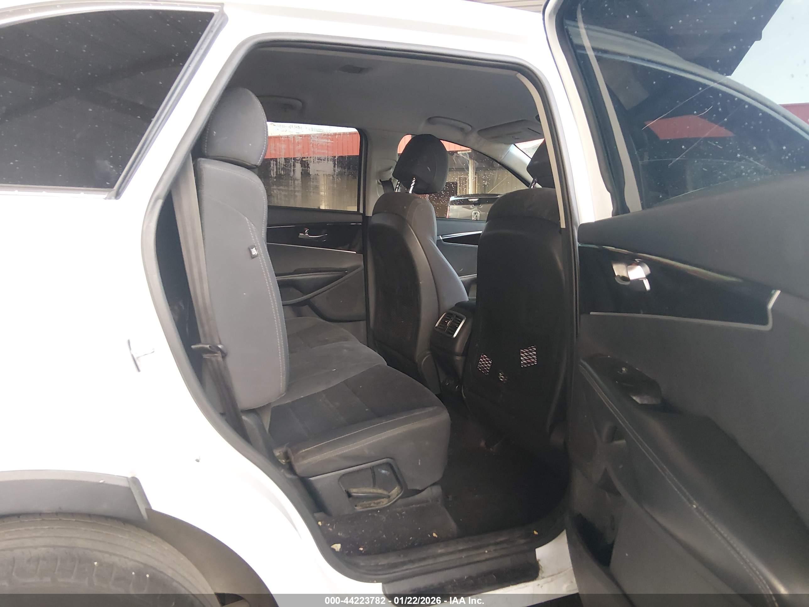 KIA SORENTO image 8