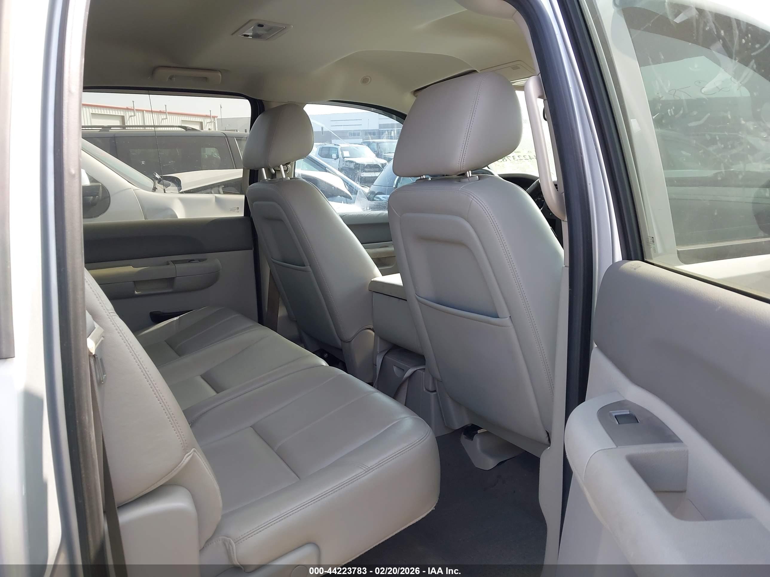 GMC SIERRA image 8