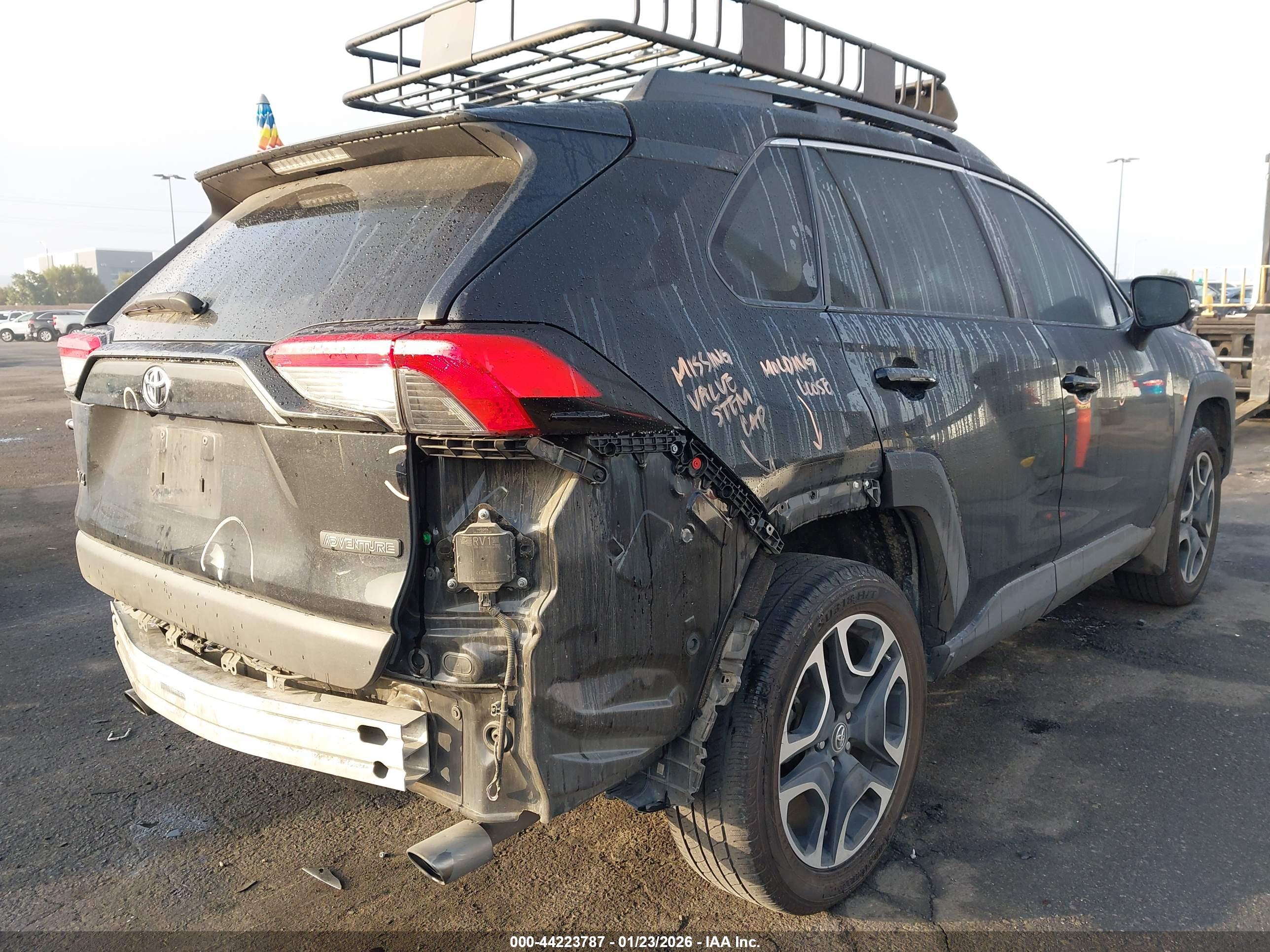 TOYOTA RAV4 image 4
