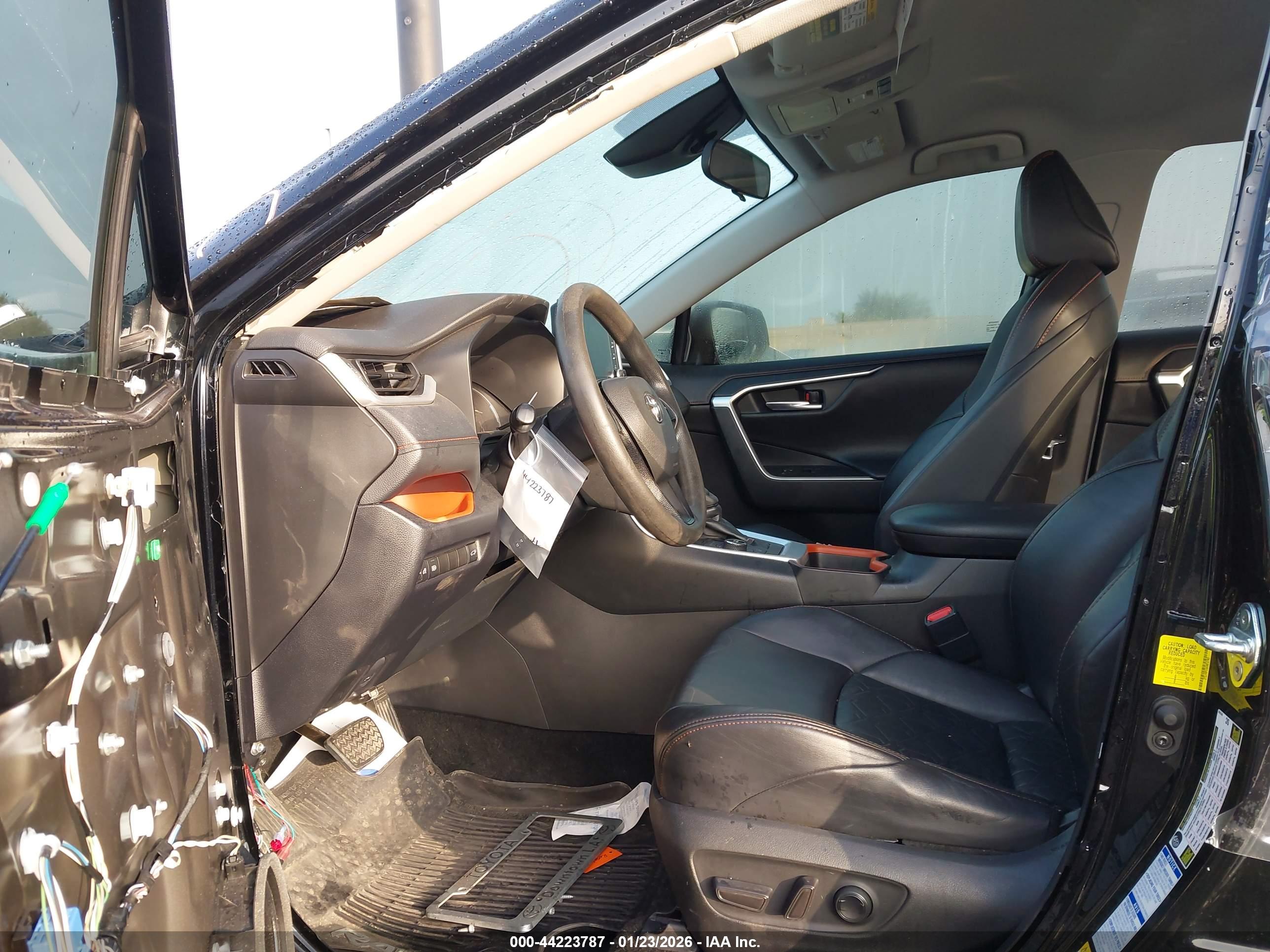 TOYOTA RAV4 image 5