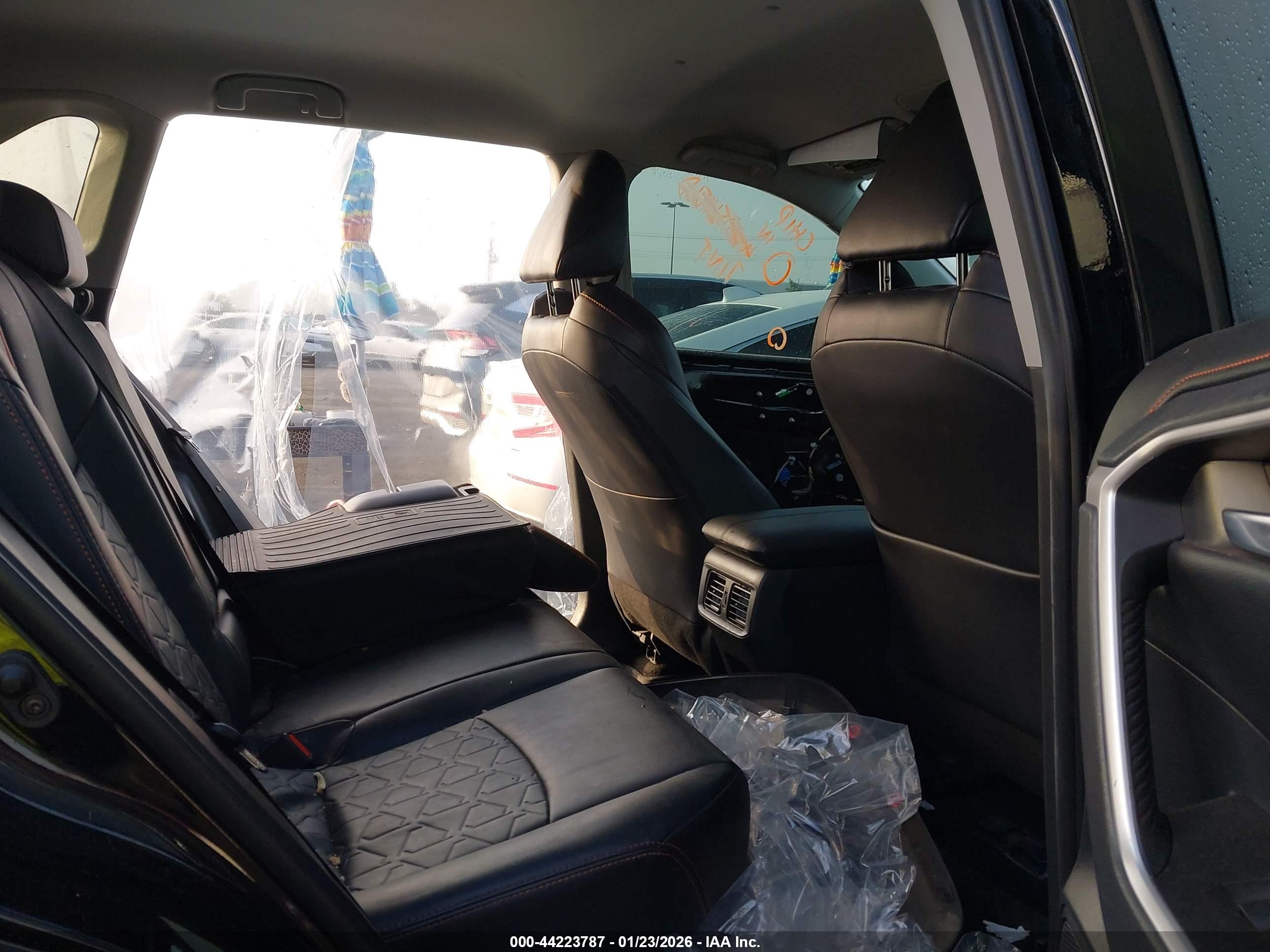 TOYOTA RAV4 image 8