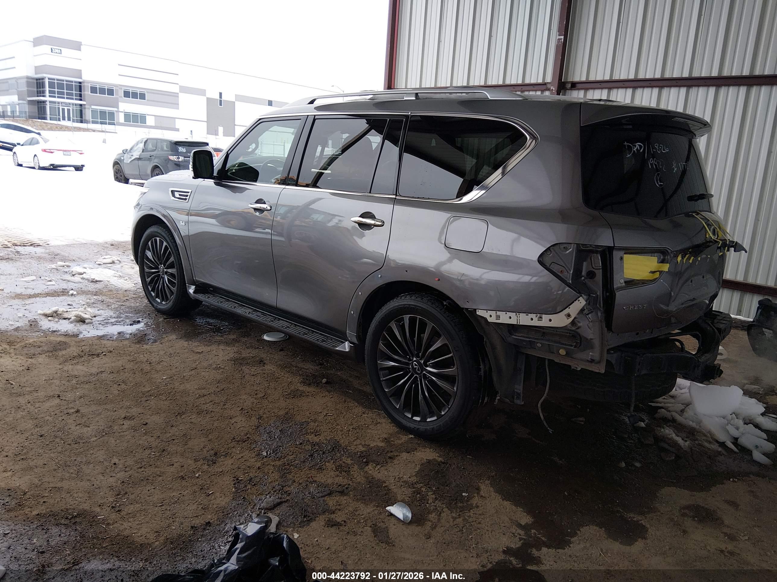 INFINITI QX80 image 3