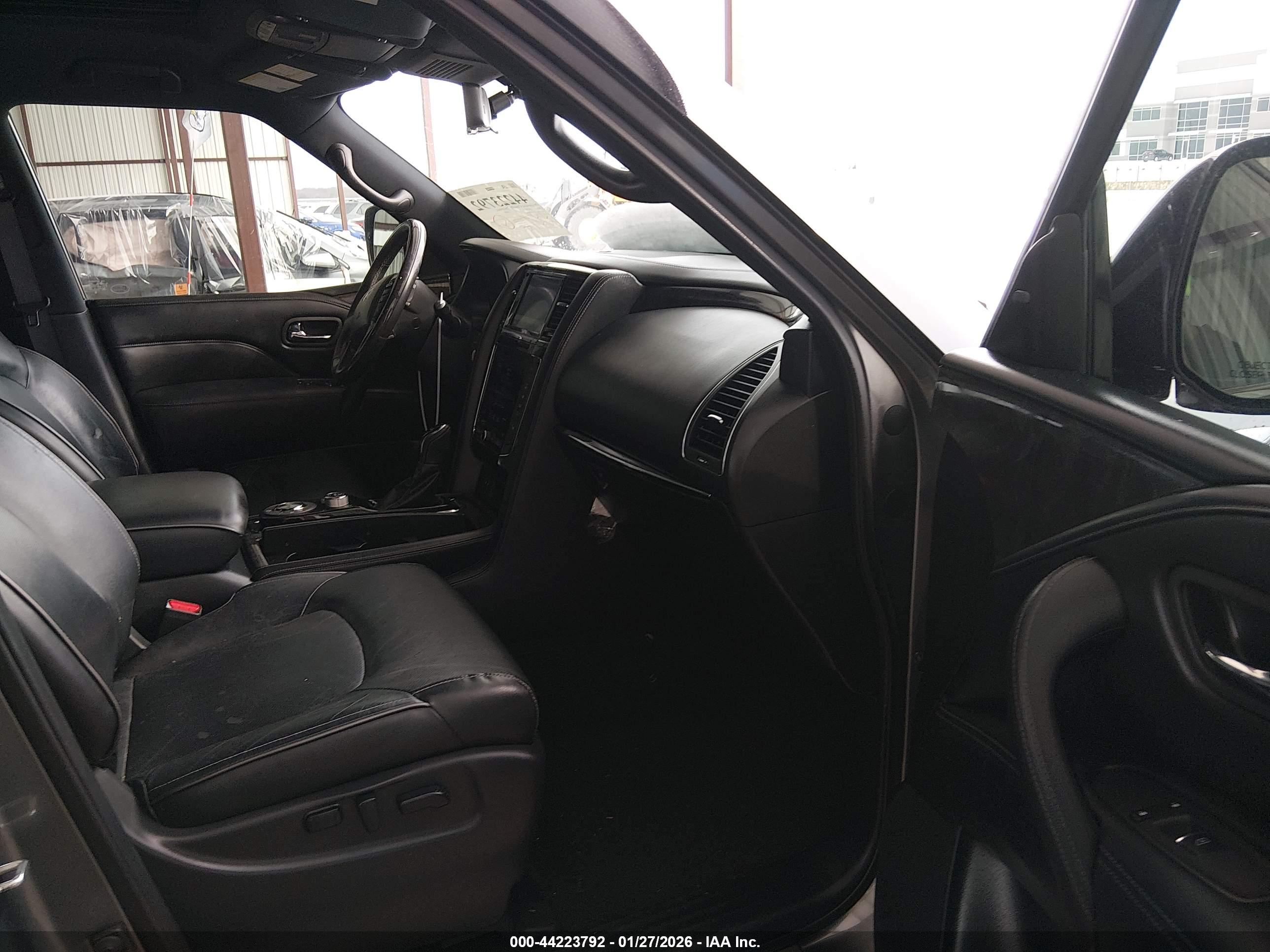 INFINITI QX80 image 5