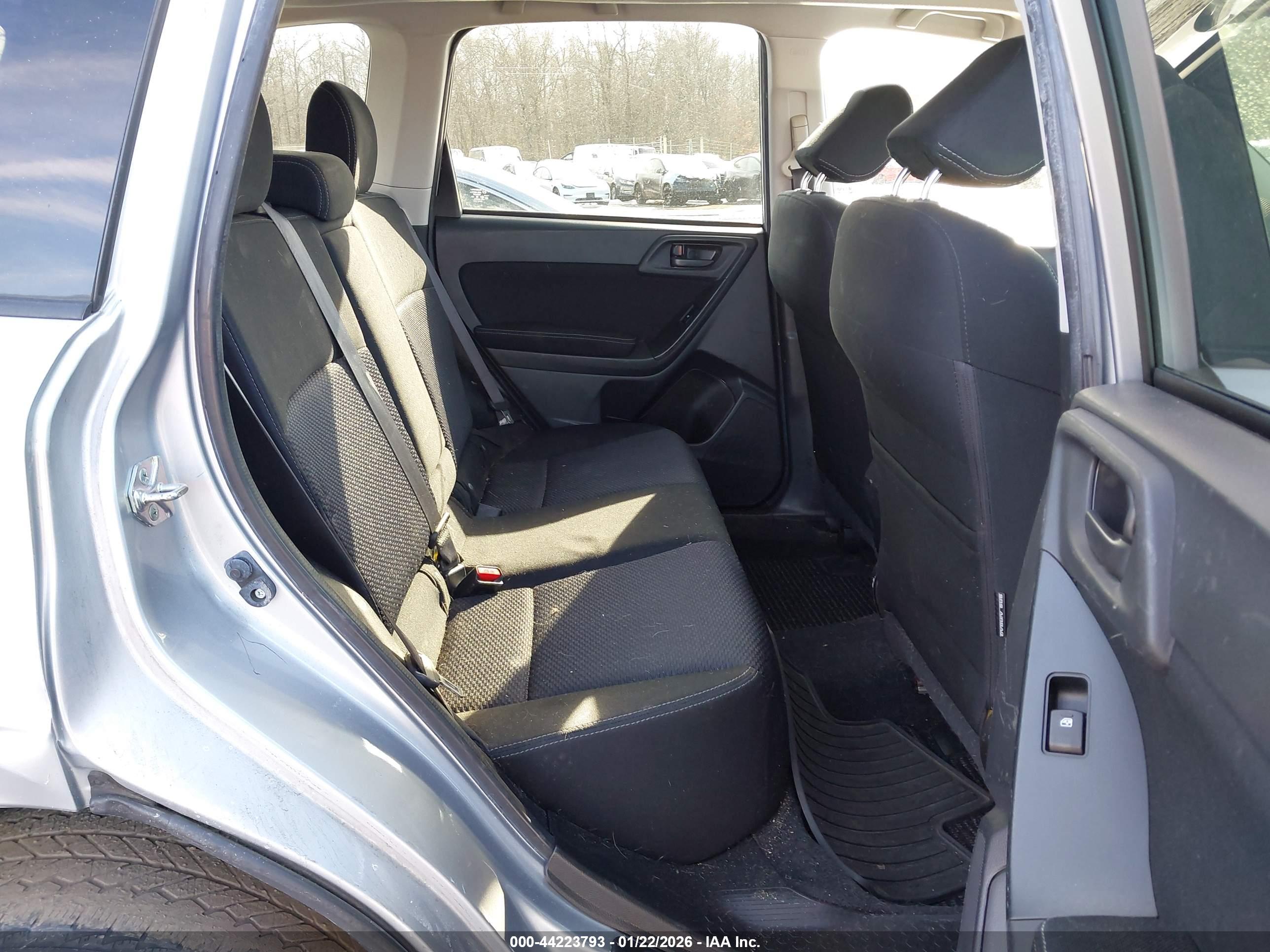 SUBARU FORESTER image 8