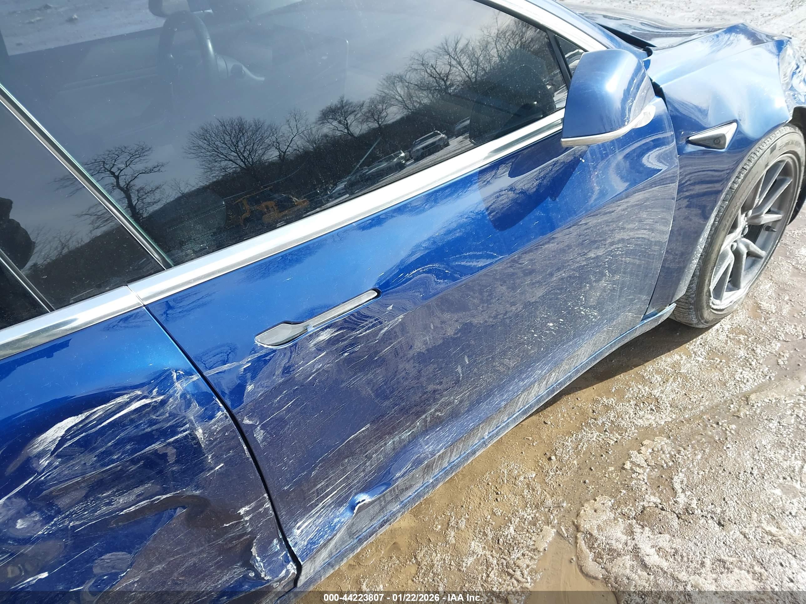 TESLA MODEL image 5