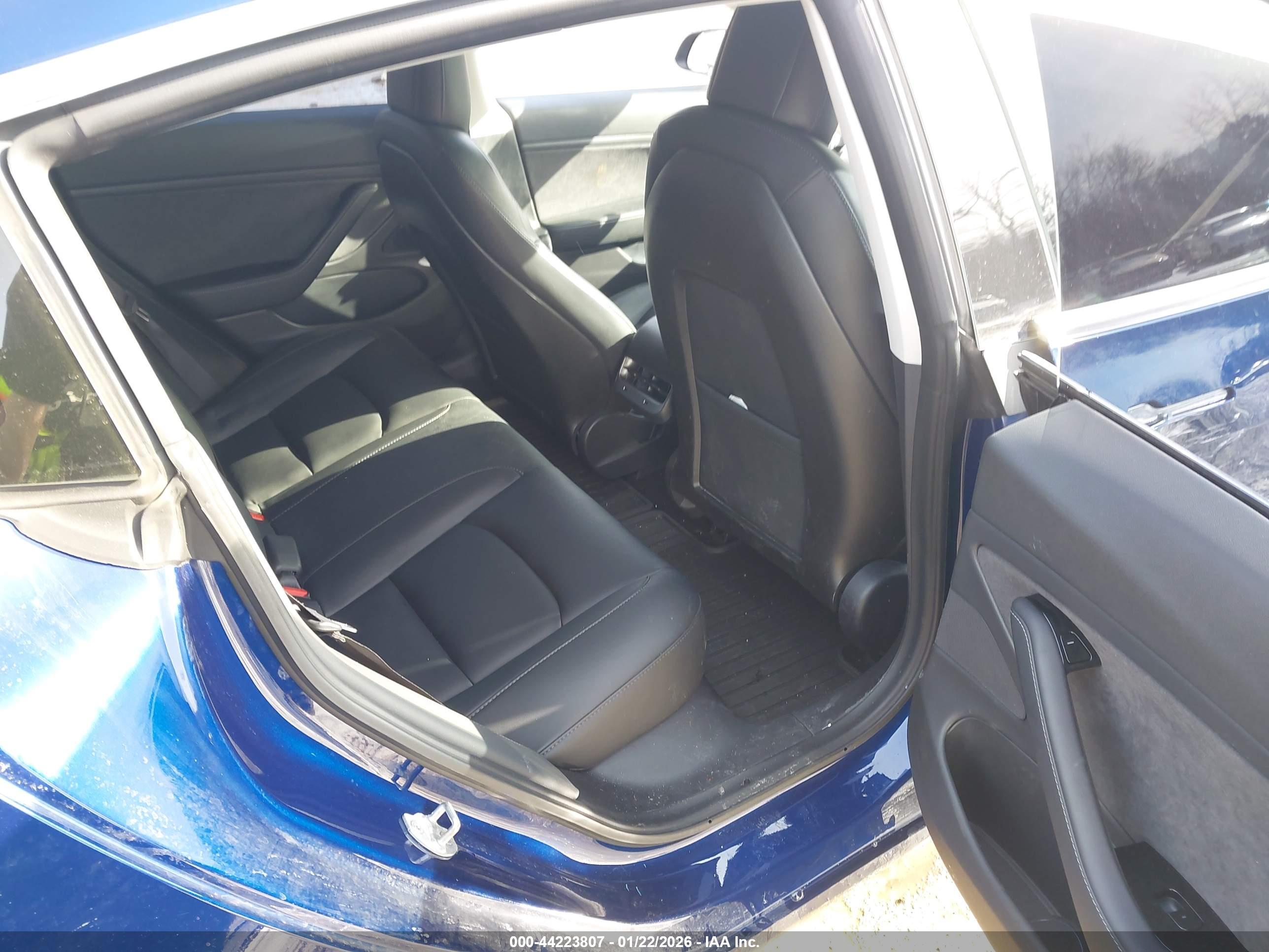 TESLA MODEL image 8