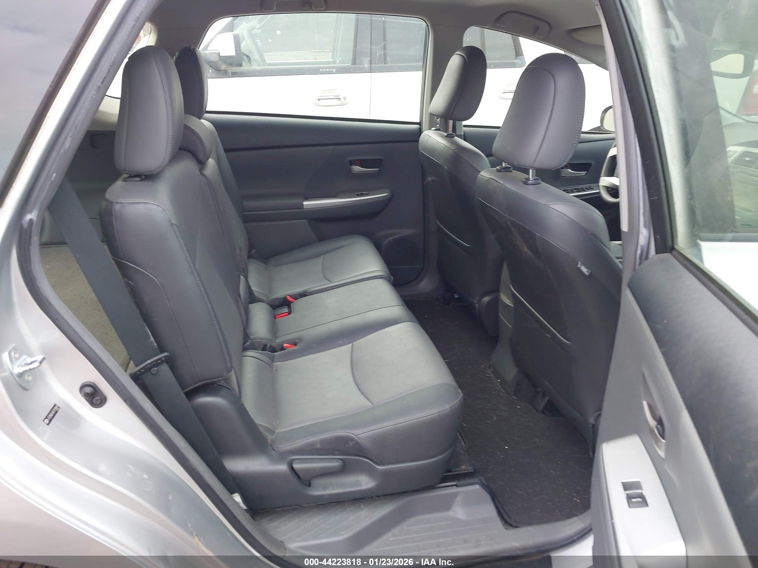 TOYOTA PRIUS image 8