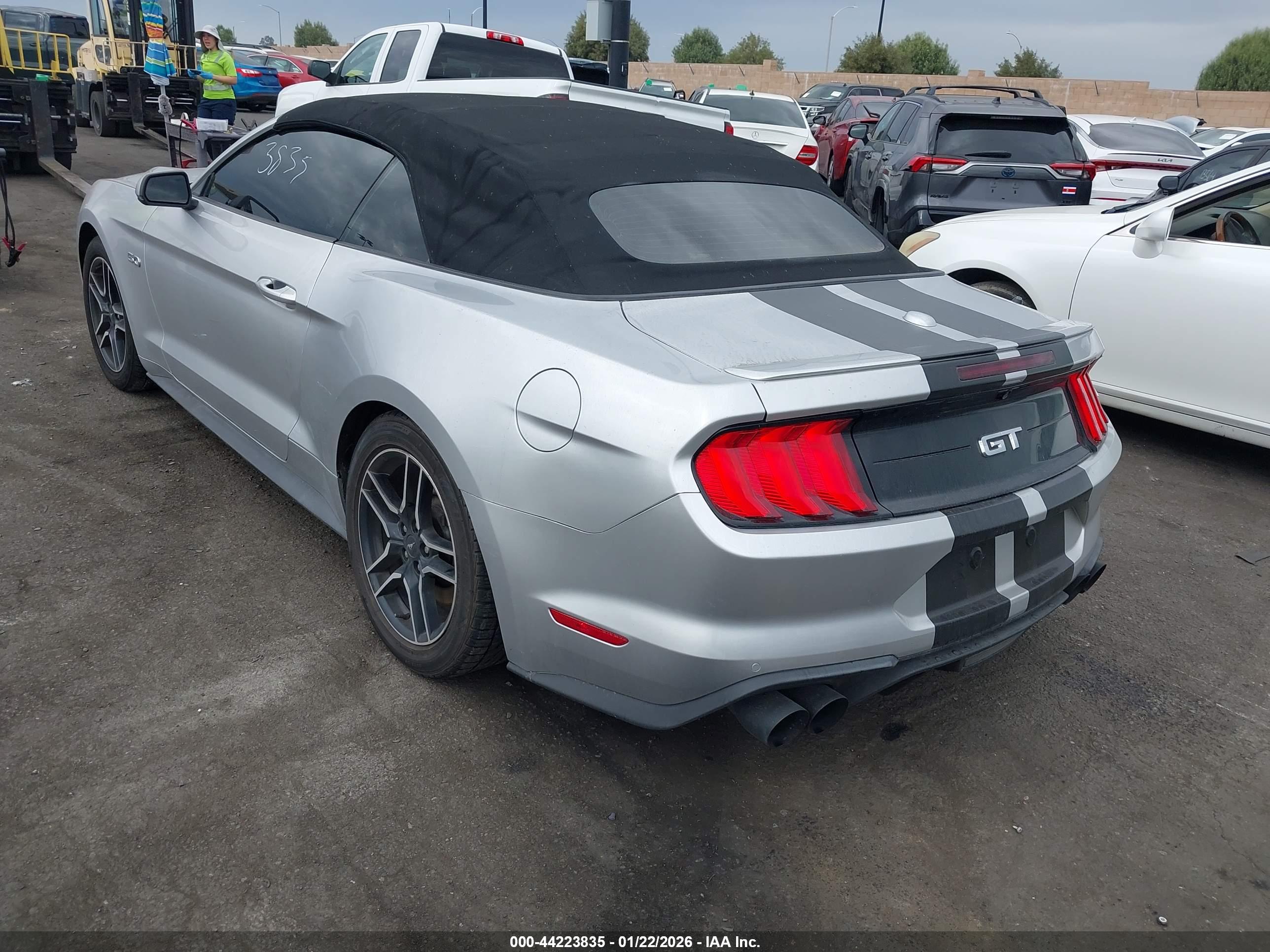 FORD MUSTANG image 3
