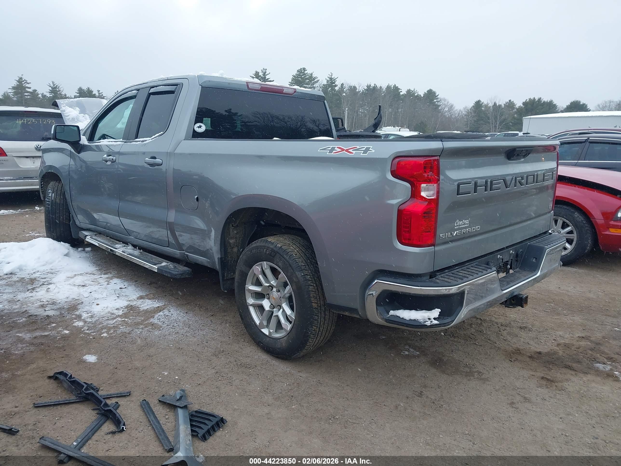 CHEVROLET SILVERADO image 3