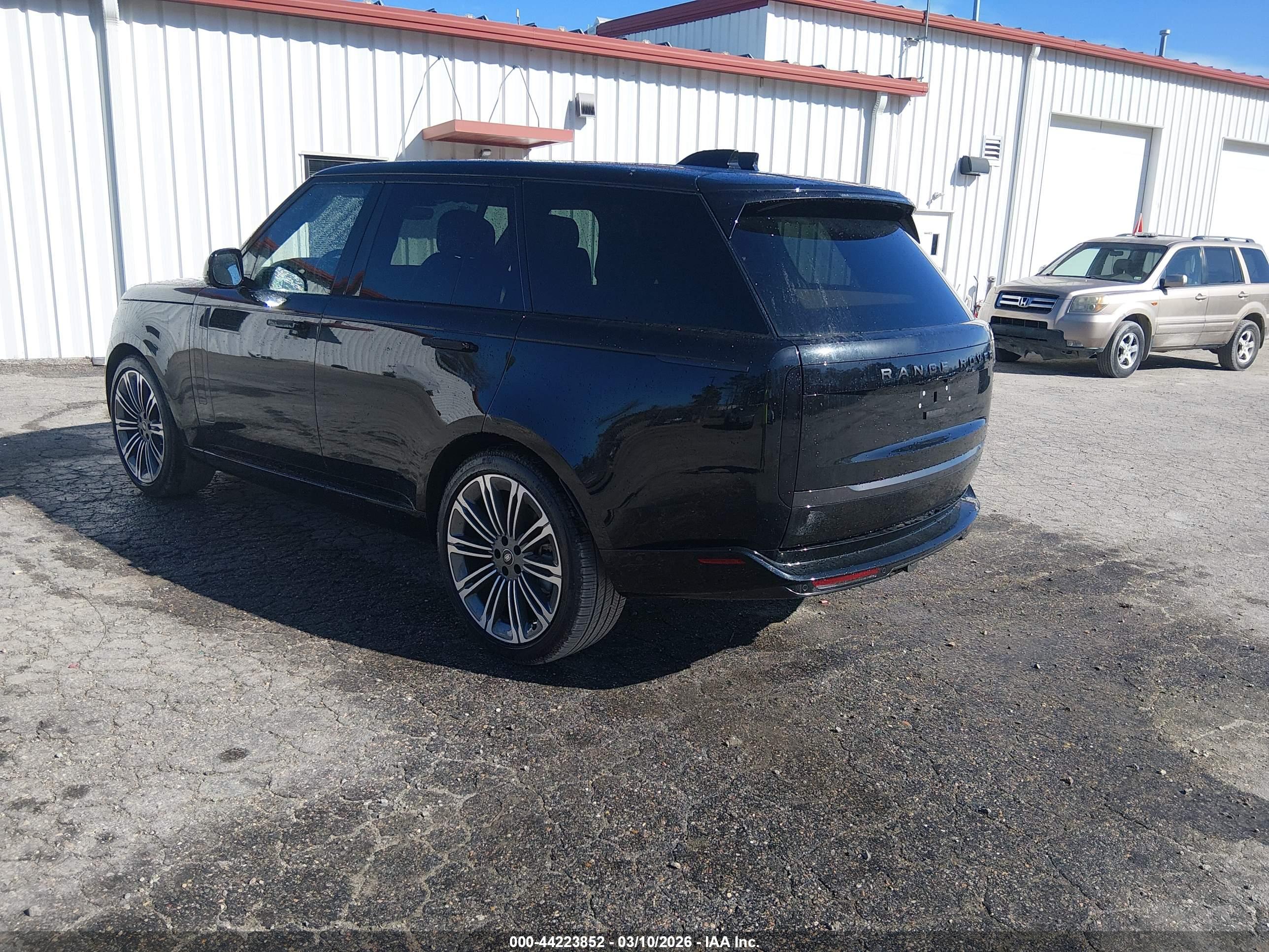 LAND ROVER image 3