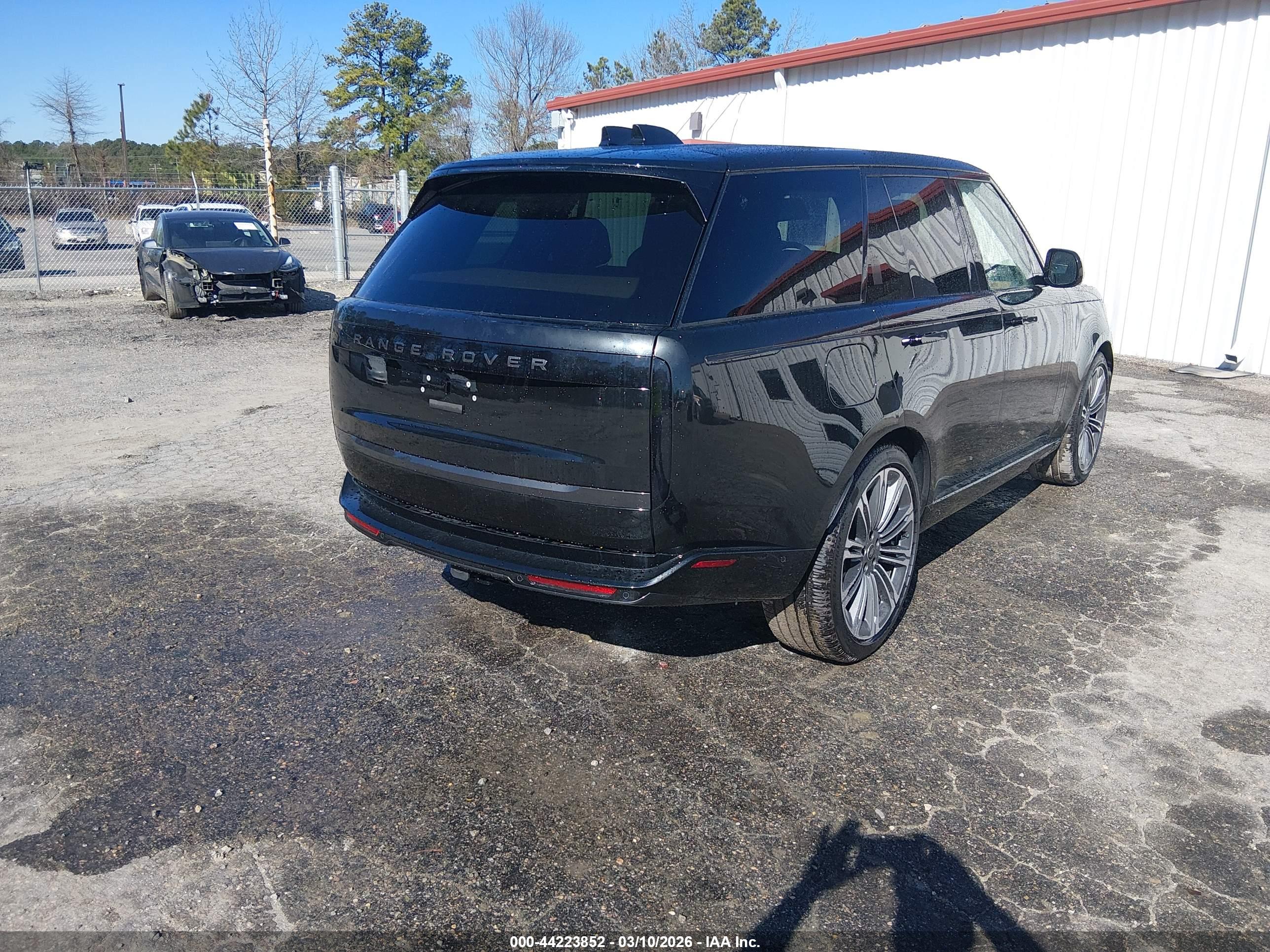 LAND ROVER image 4