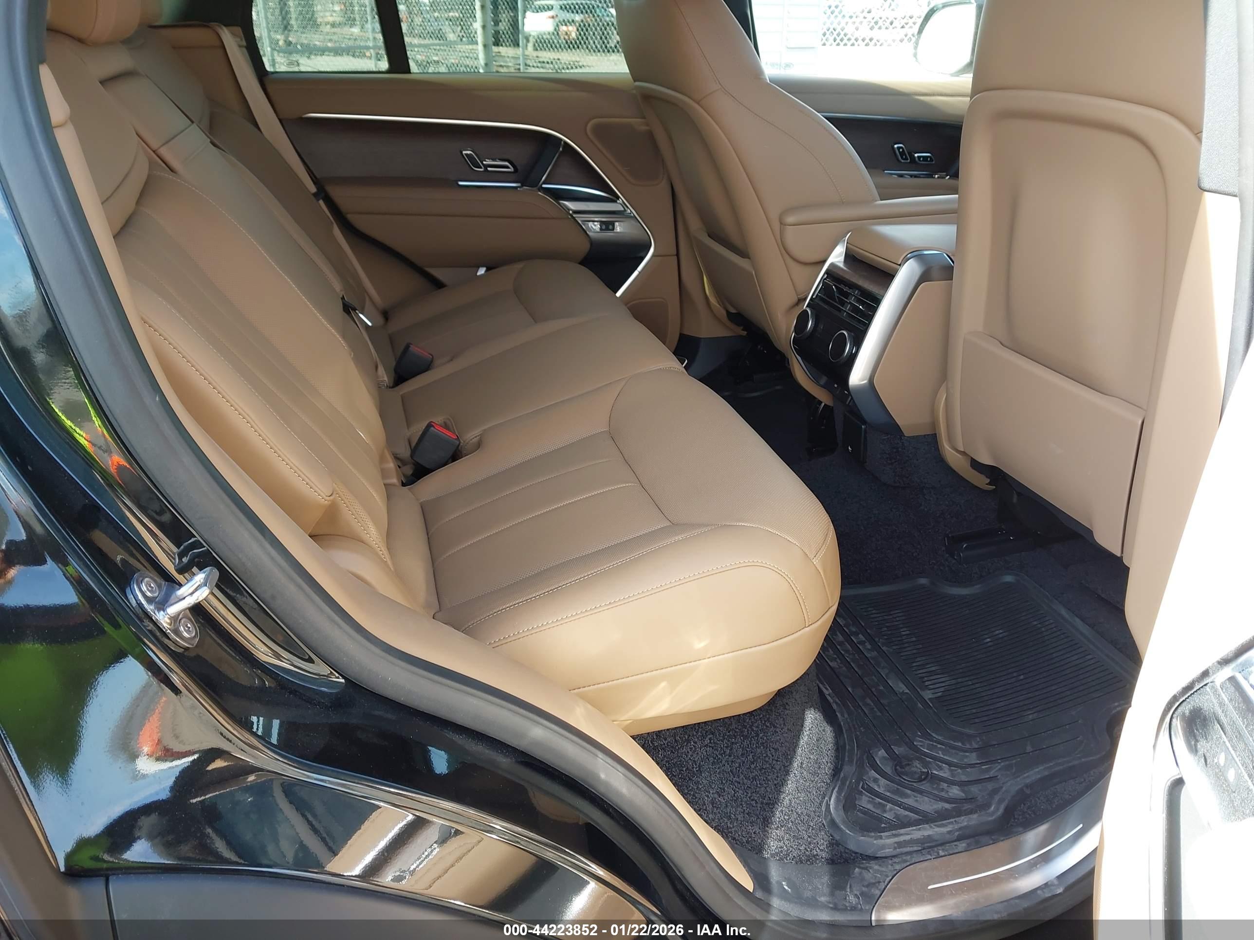 LAND ROVER image 8