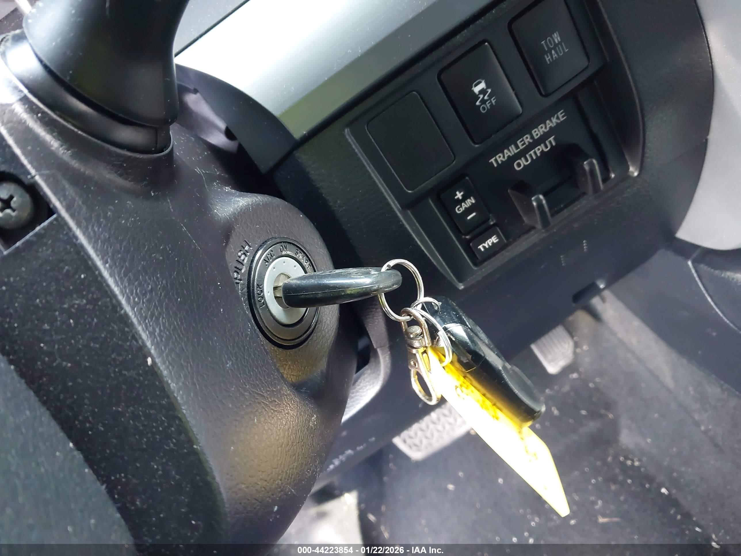 TOYOTA TUNDRA image 11
