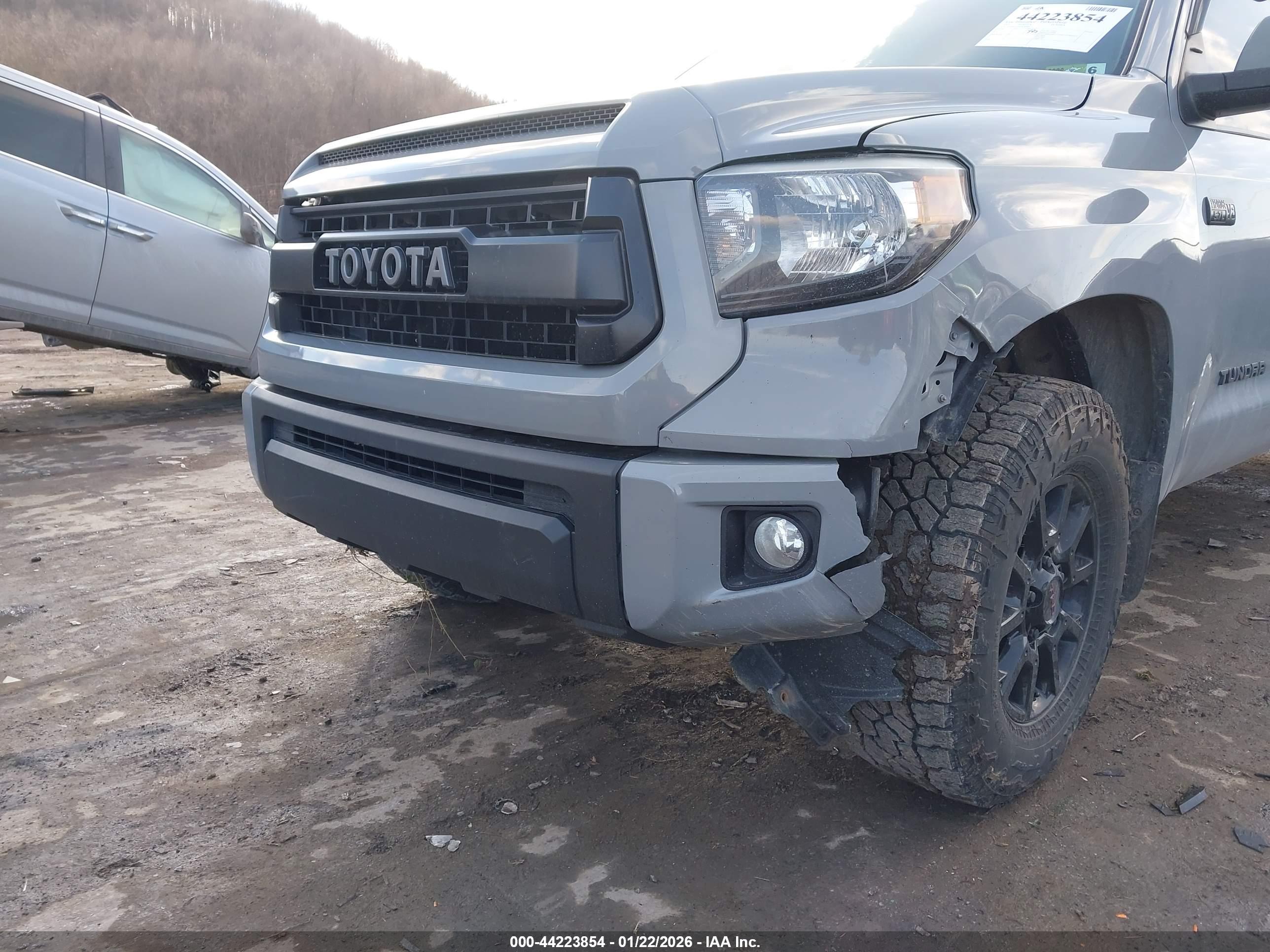 TOYOTA TUNDRA image 6