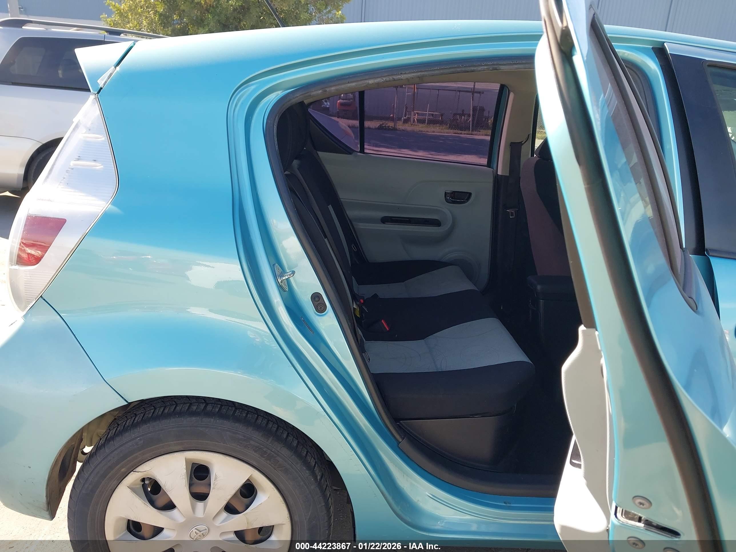 TOYOTA PRIUS image 8