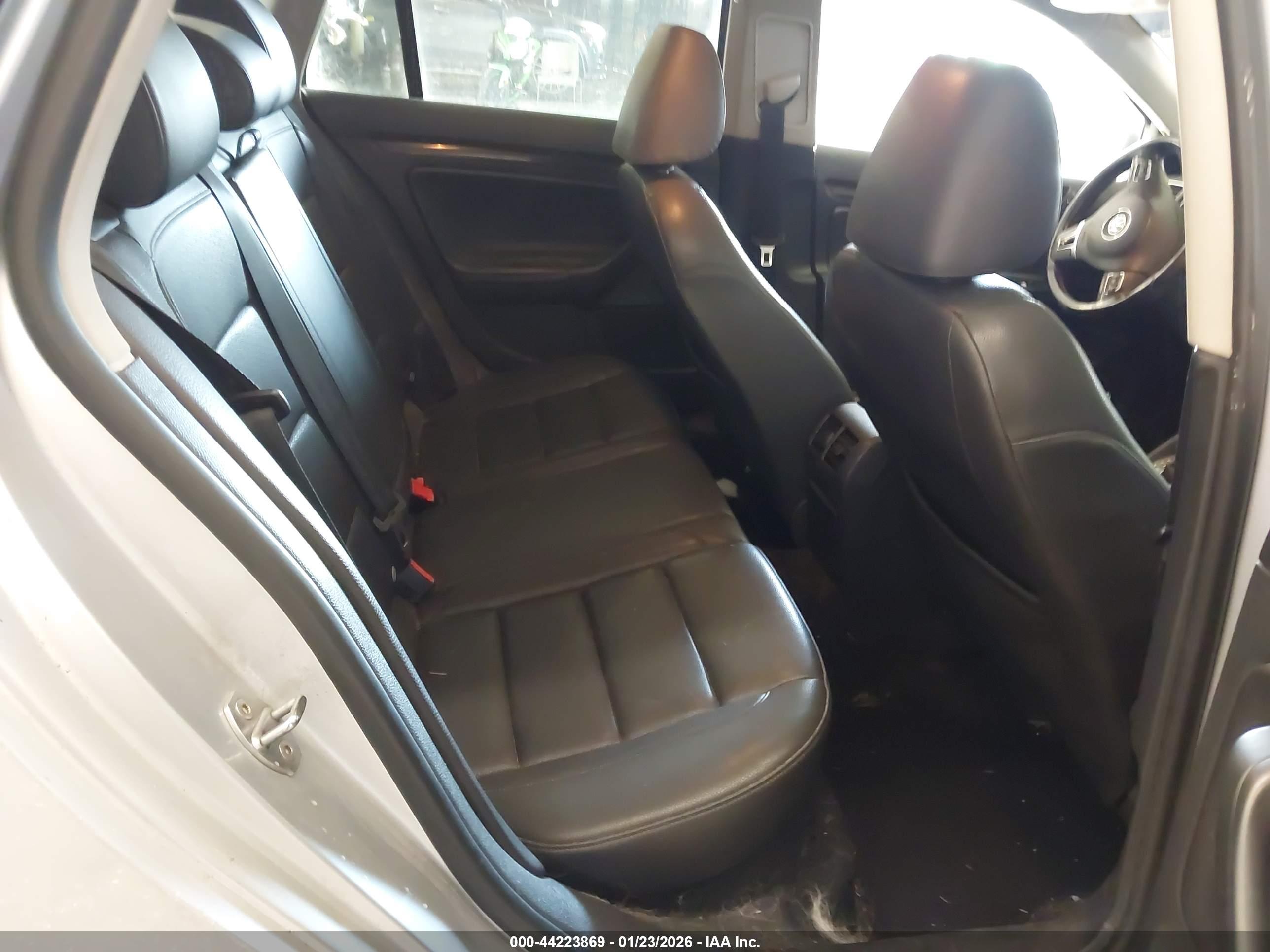 VOLKSWAGEN JETTA image 8