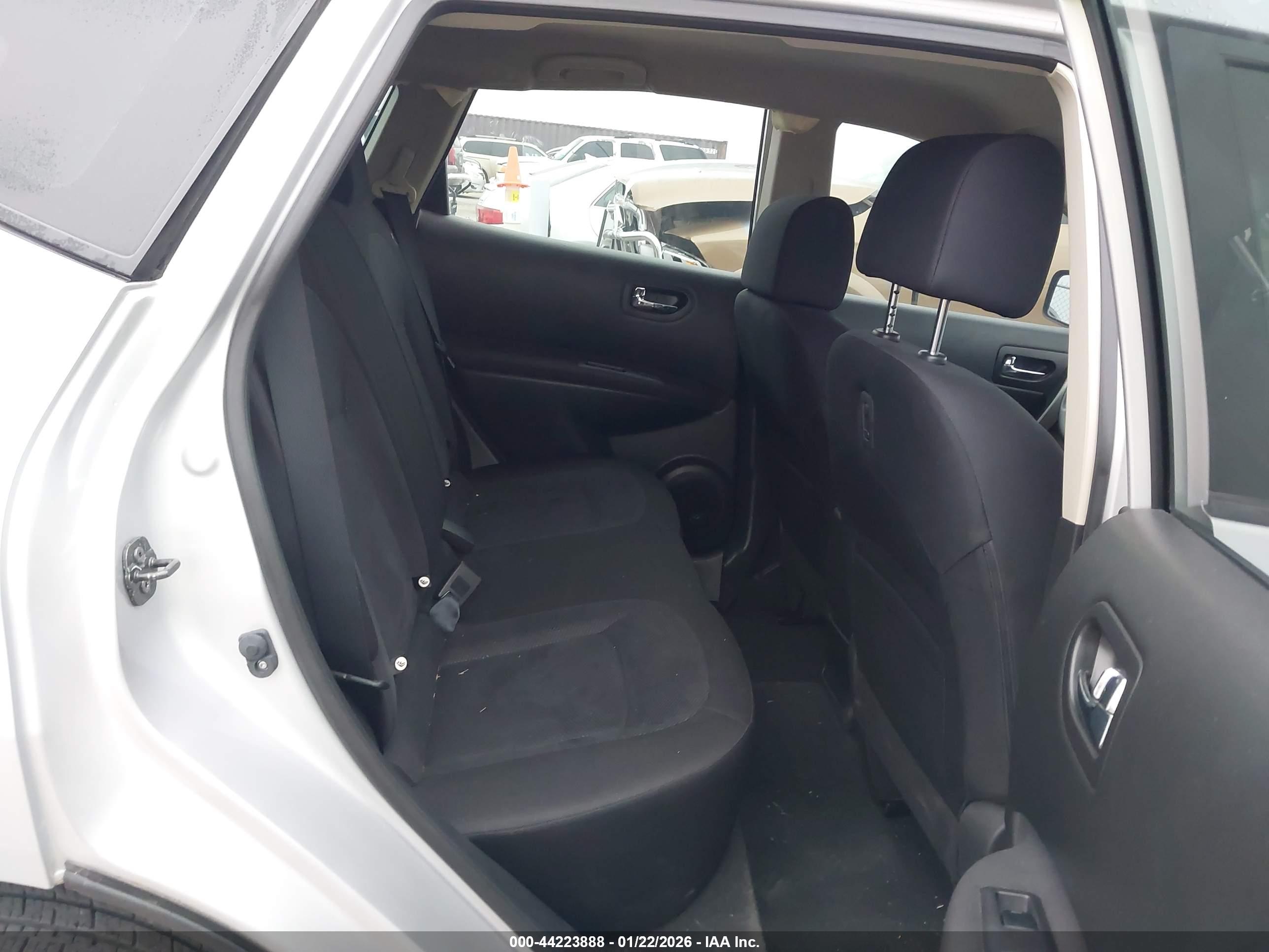 NISSAN ROGUE image 8