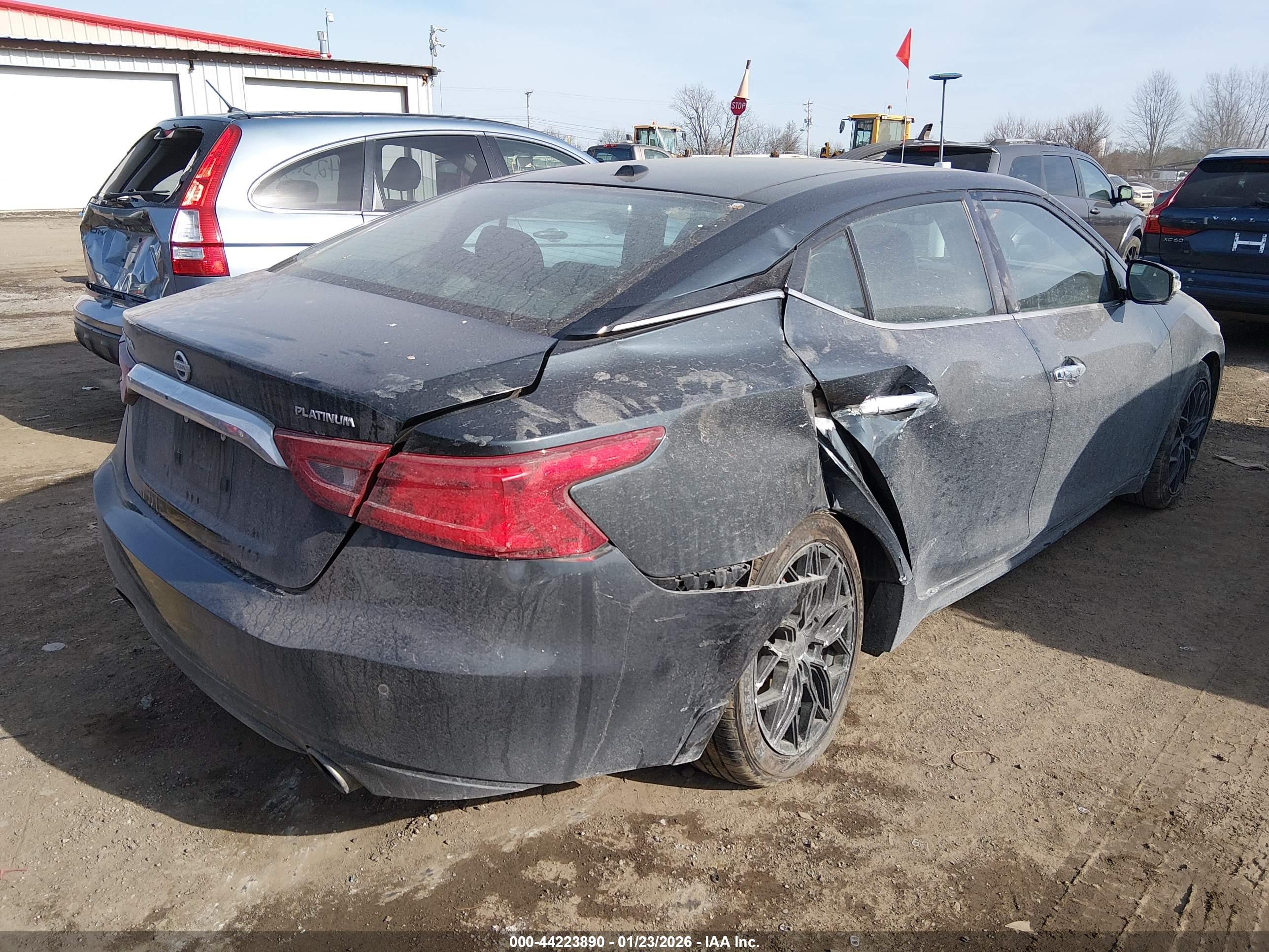 NISSAN MAXIMA image 4