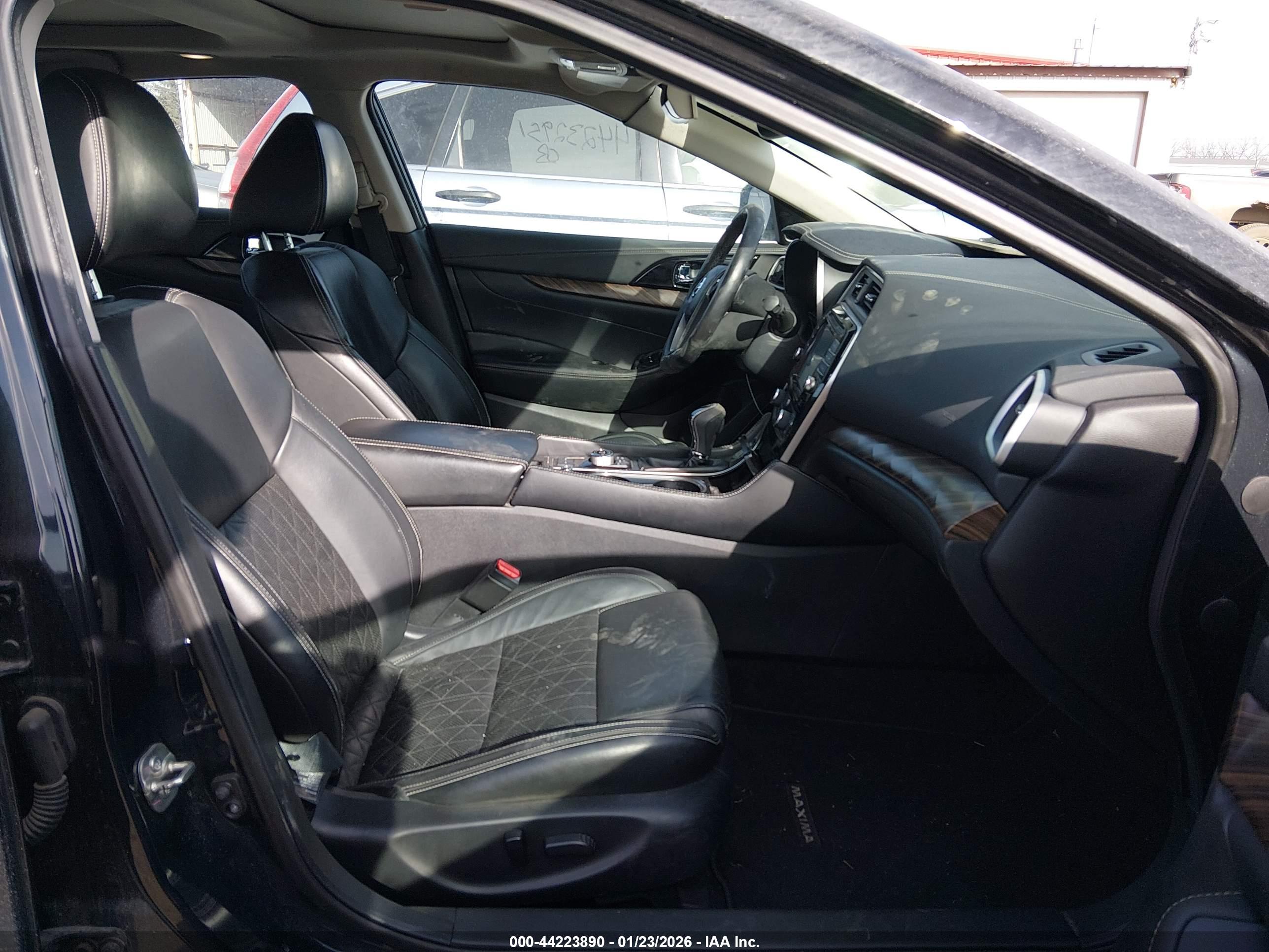 NISSAN MAXIMA image 5