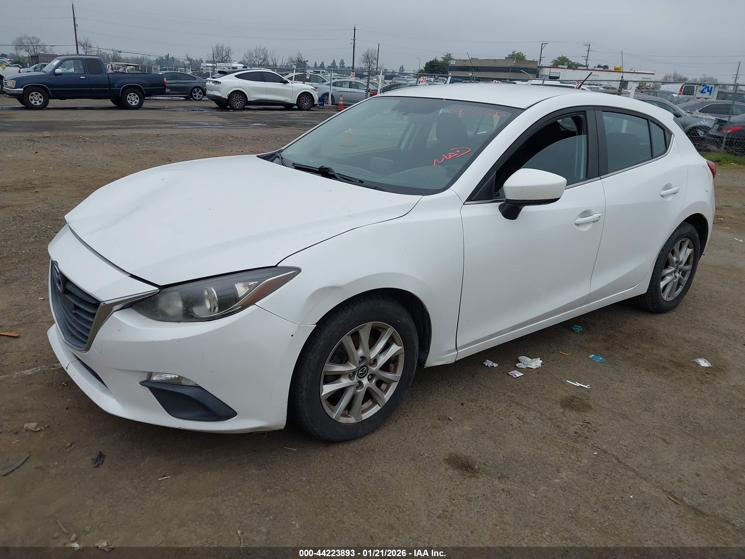 MAZDA MAZDA3 image 2