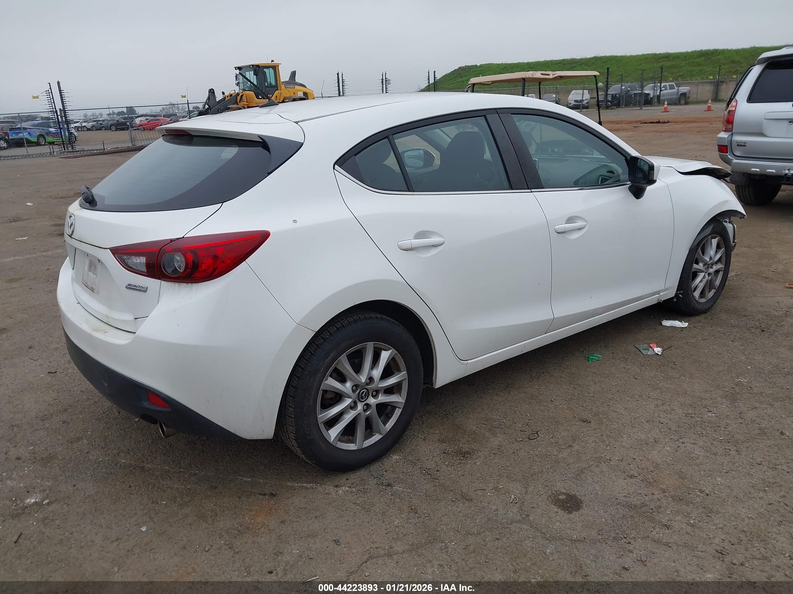 MAZDA MAZDA3 image 4