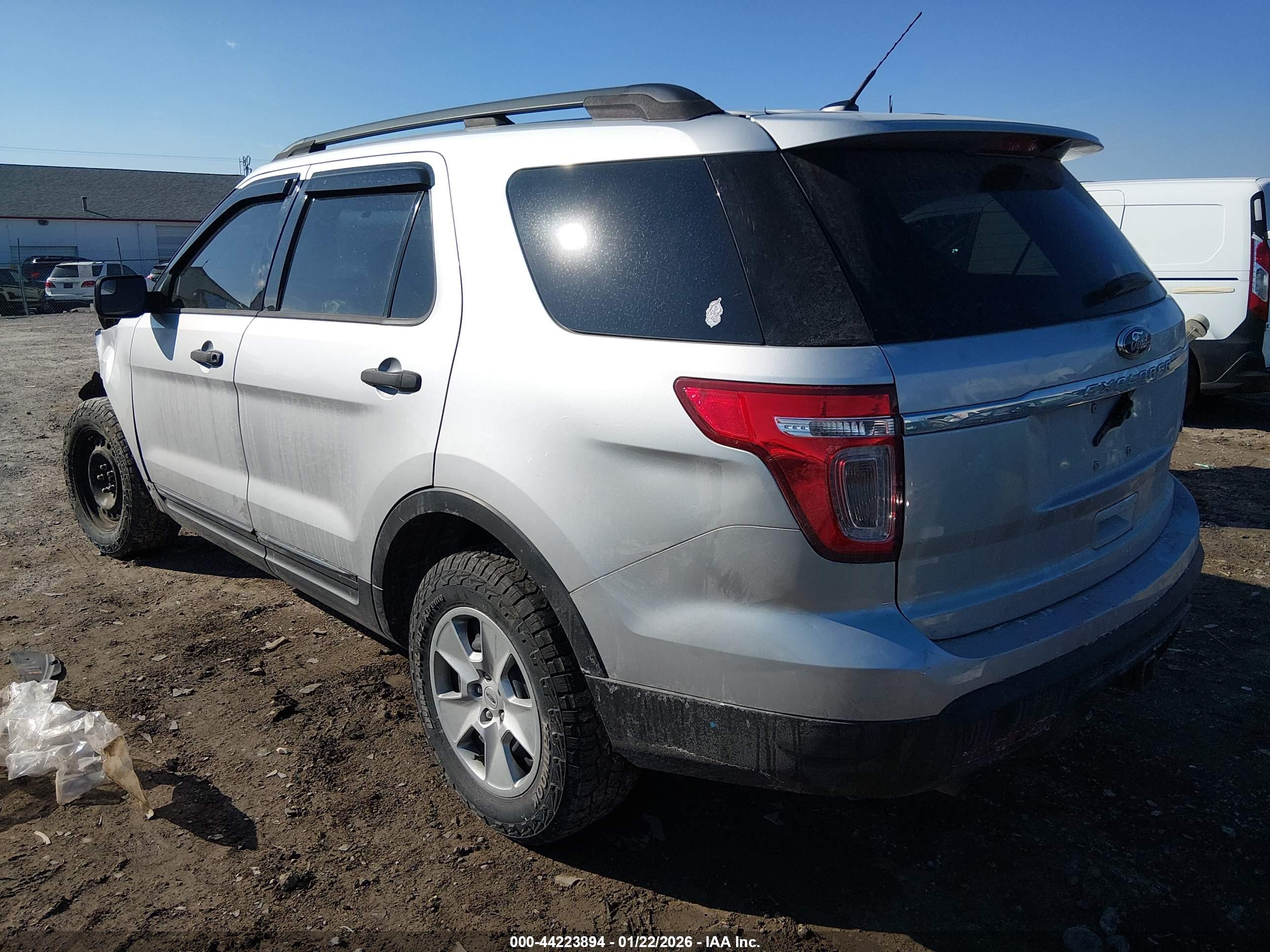 FORD EXPLORER image 3