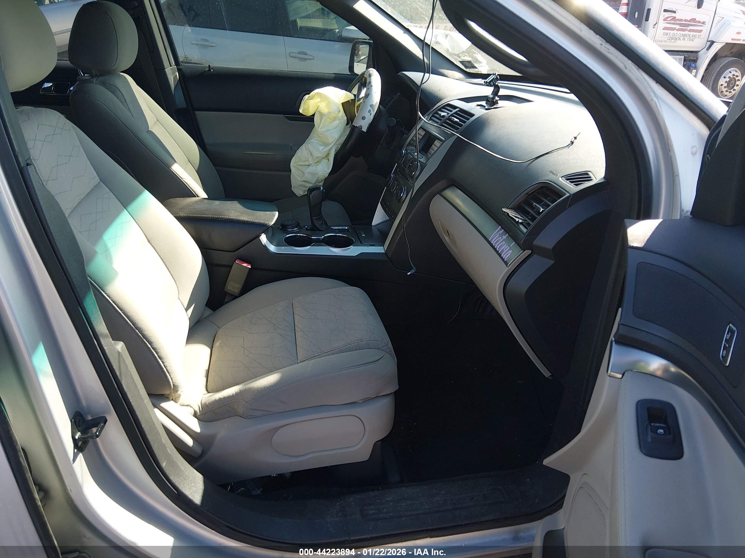 FORD EXPLORER image 5