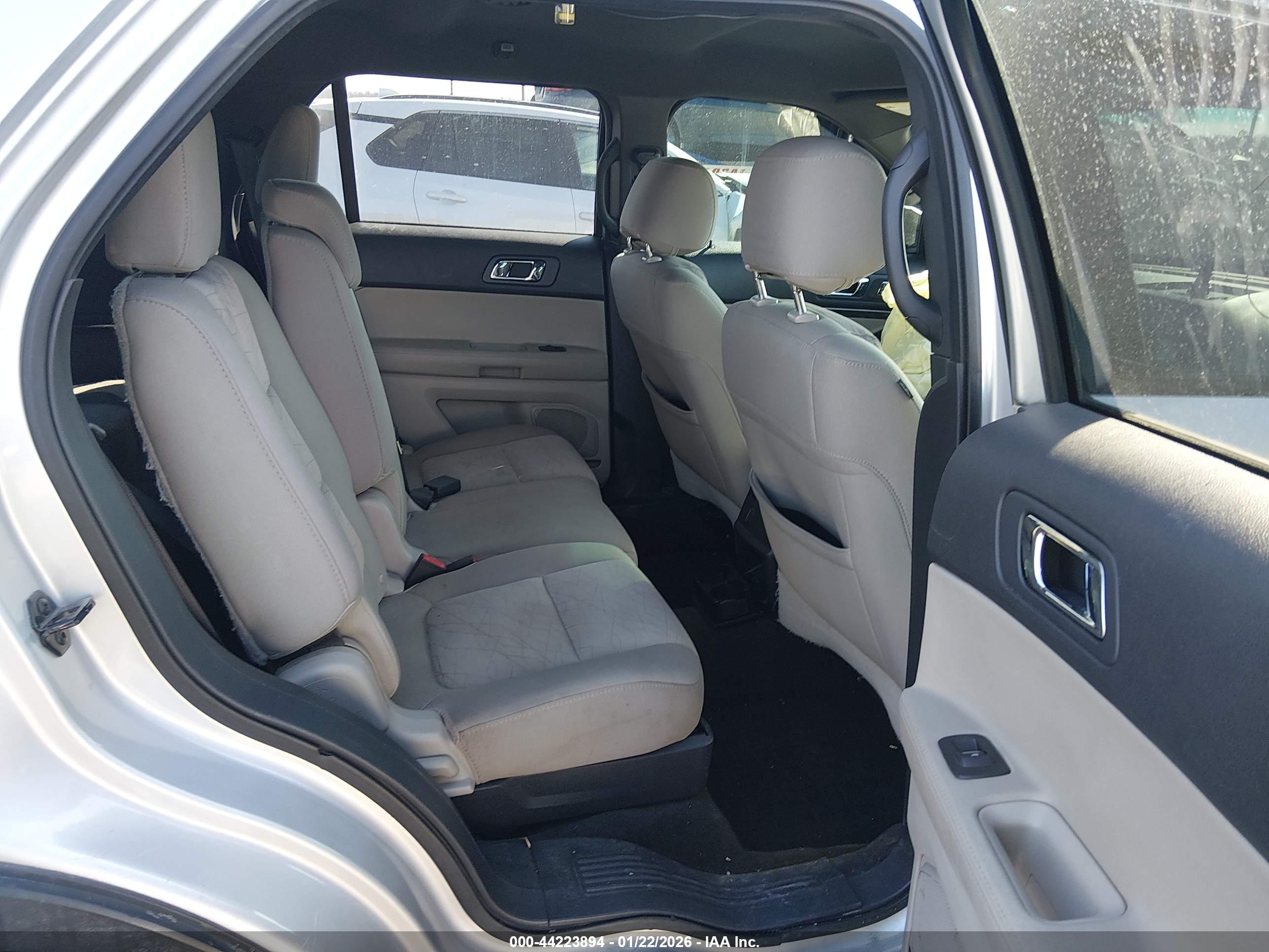 FORD EXPLORER image 8