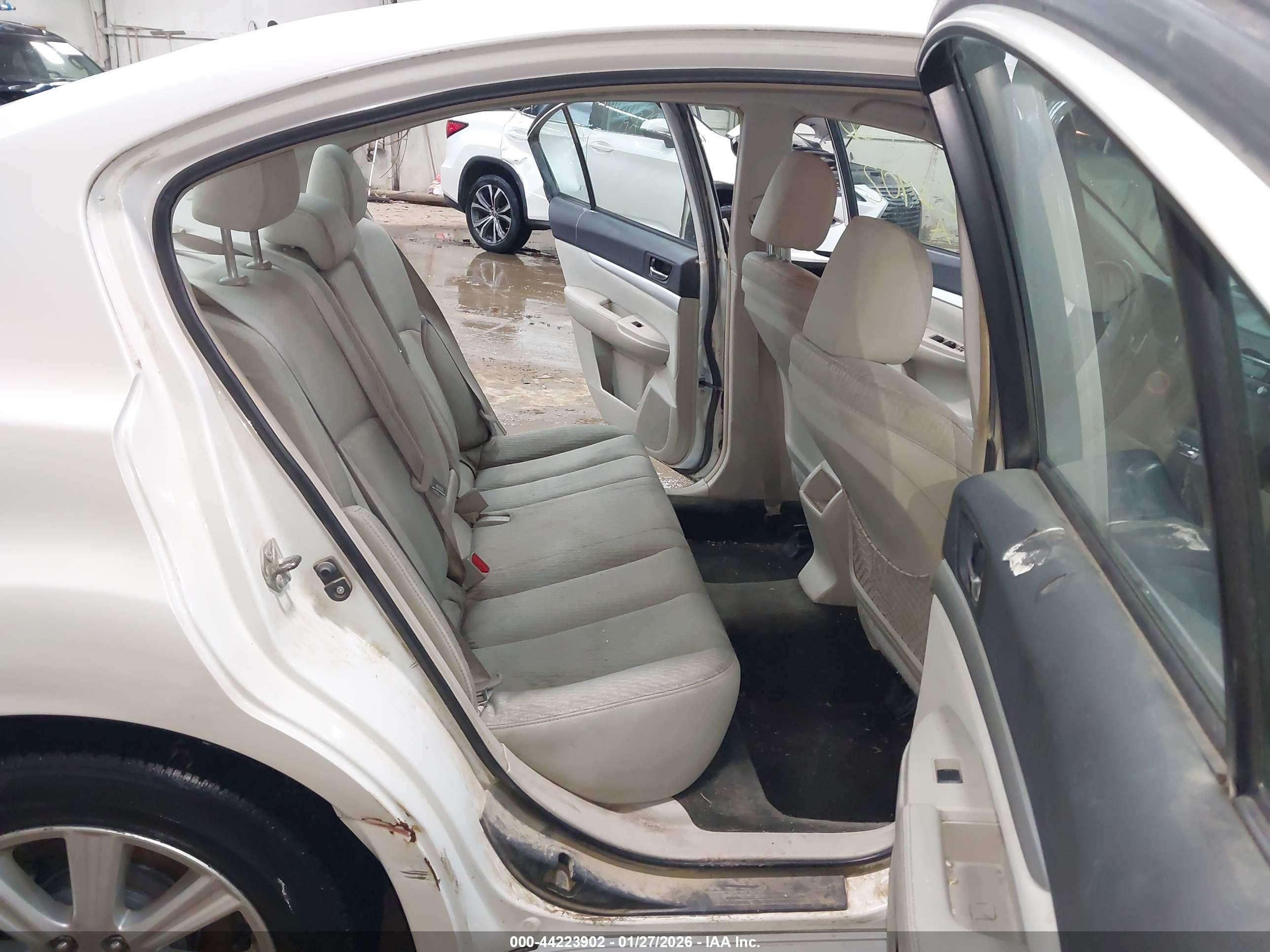 SUBARU LEGACY image 8