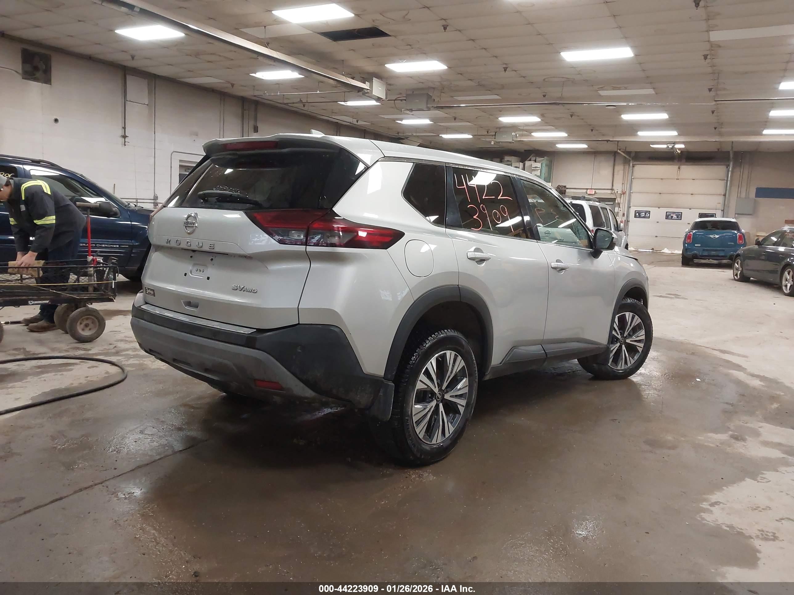 NISSAN ROGUE image 4