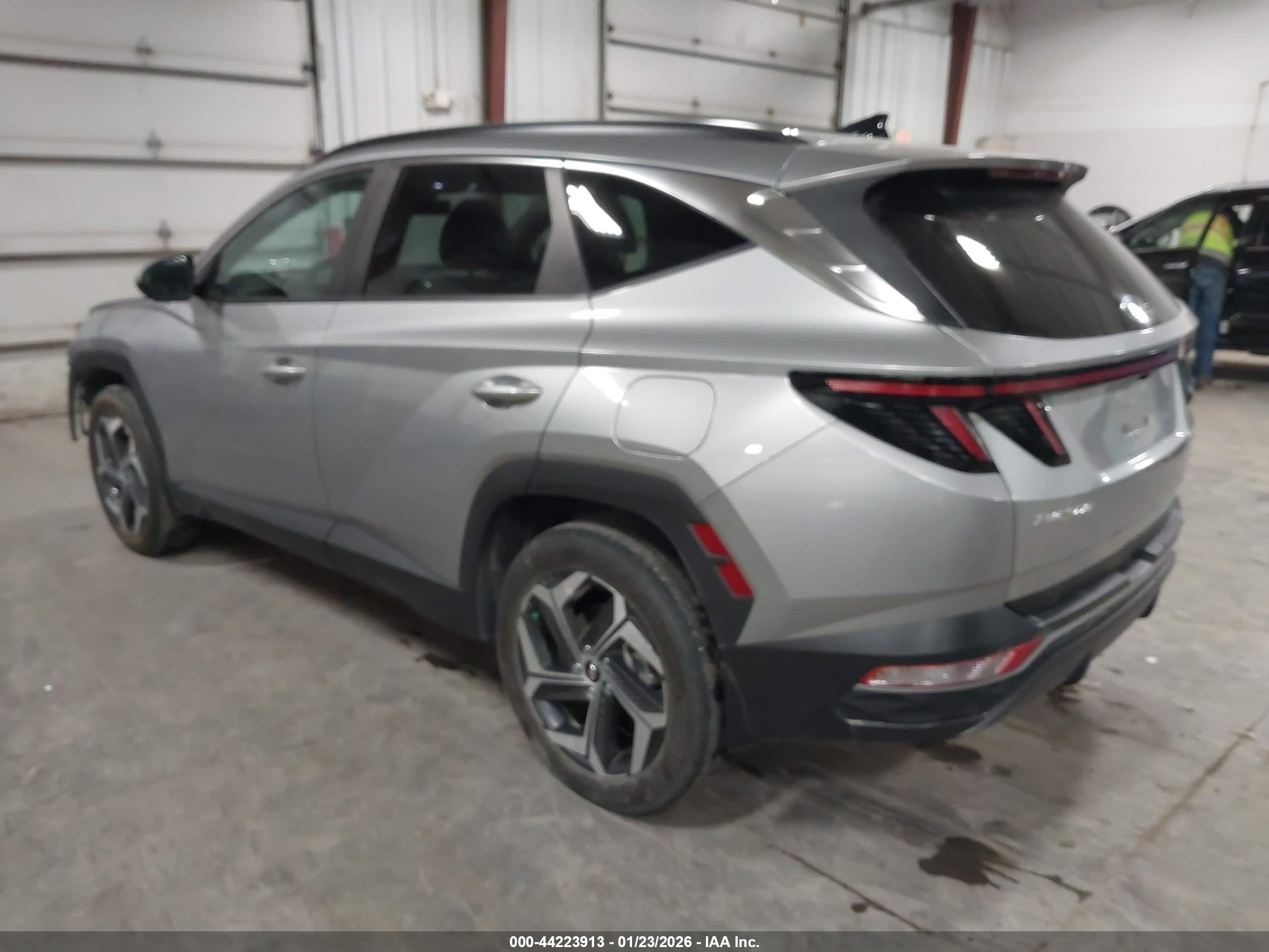 HYUNDAI TUCSON image 3