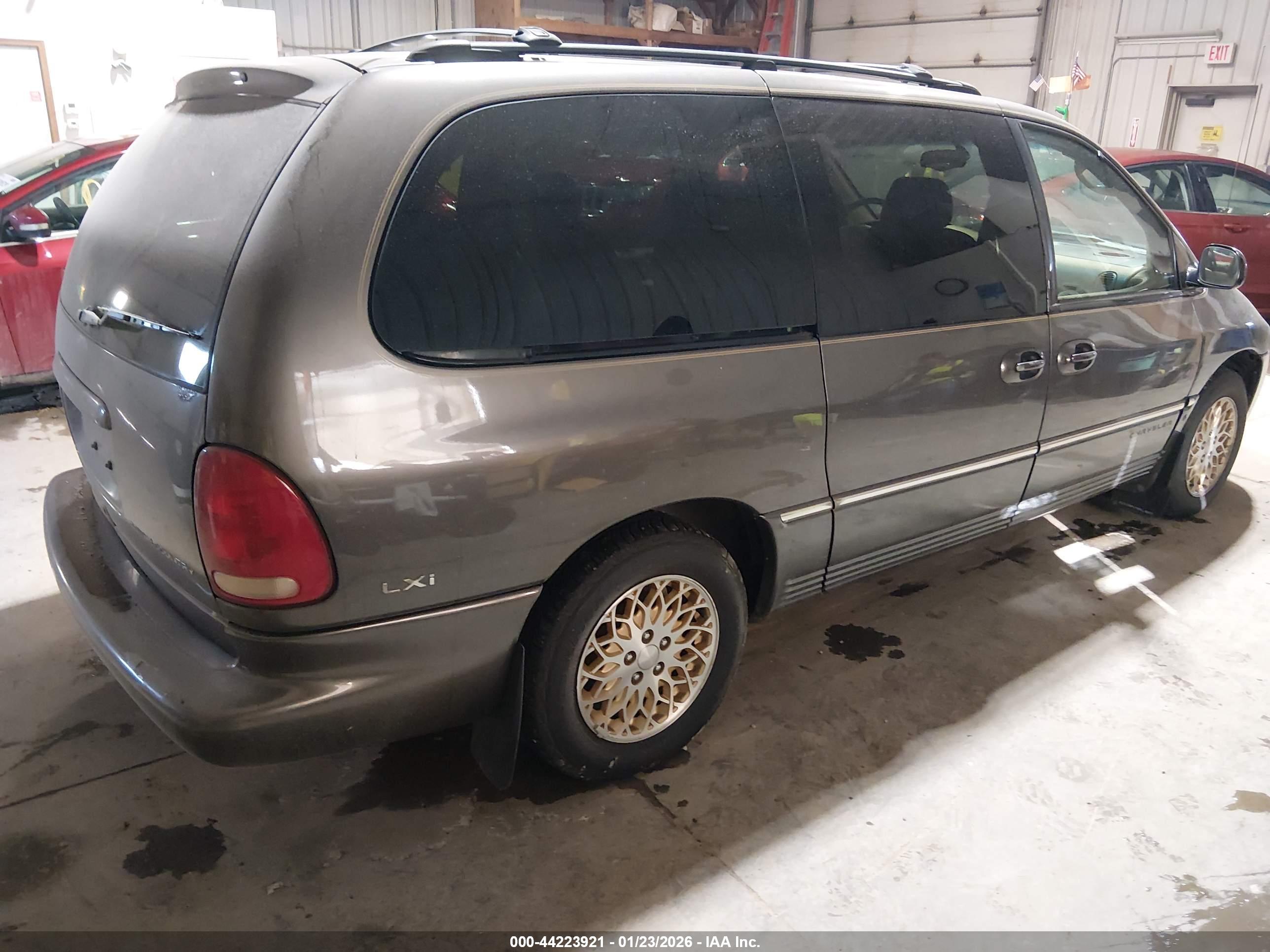 CHRYSLER TOWN image 4
