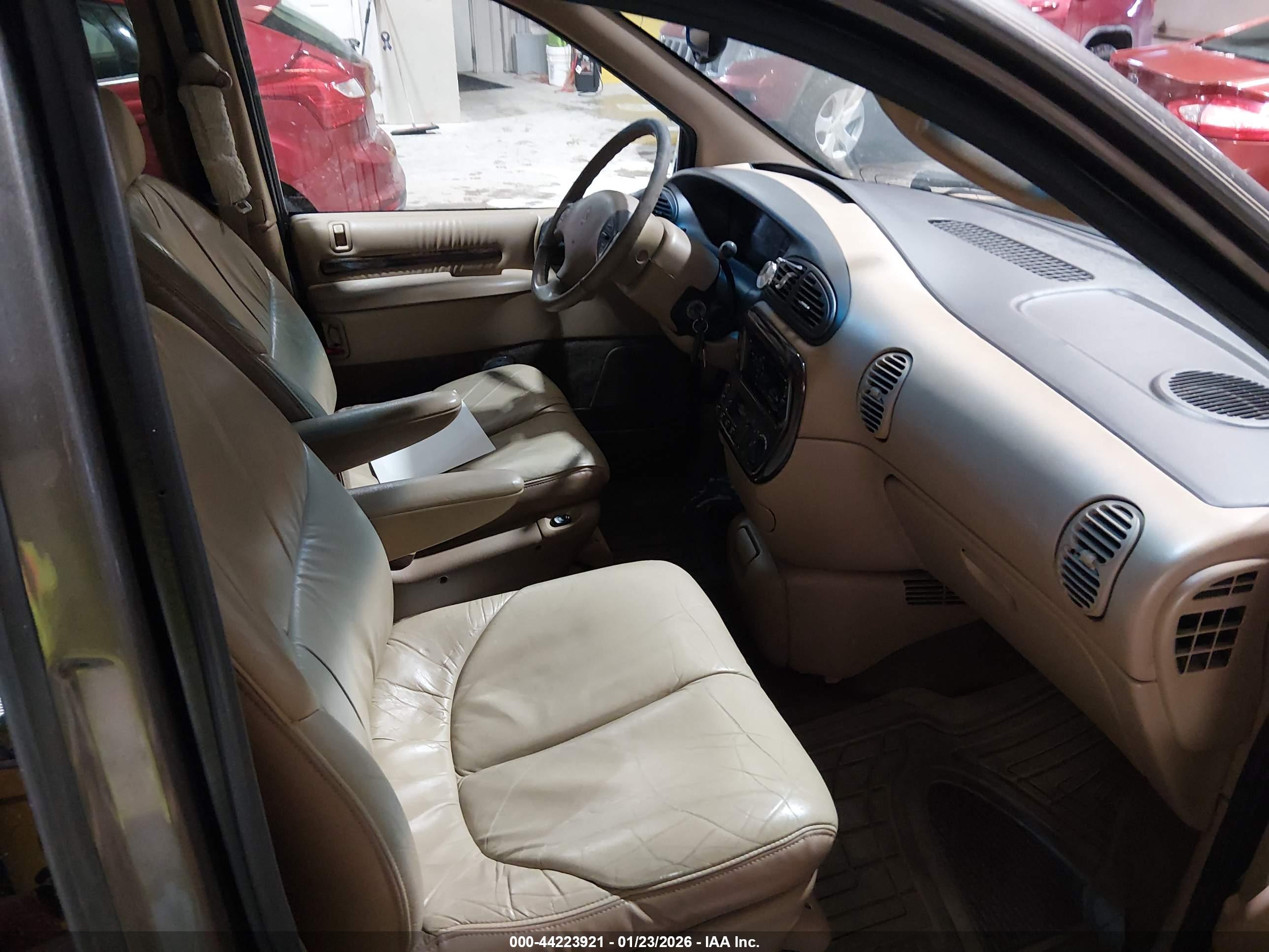CHRYSLER TOWN image 5
