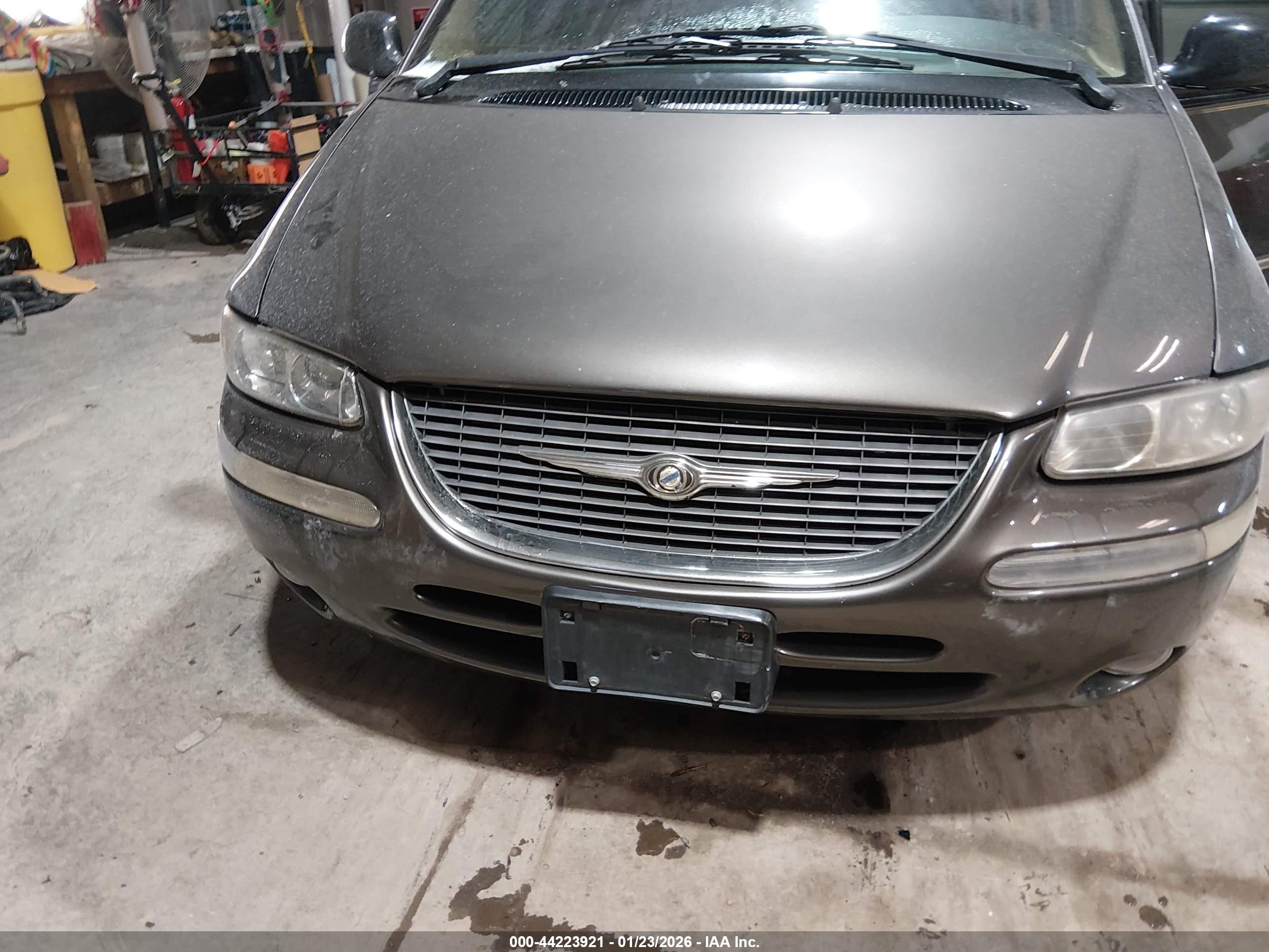 CHRYSLER TOWN image 6