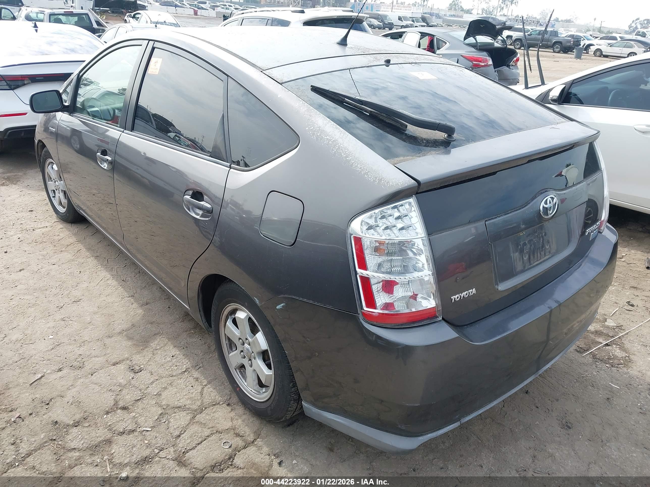 TOYOTA PRIUS image 3