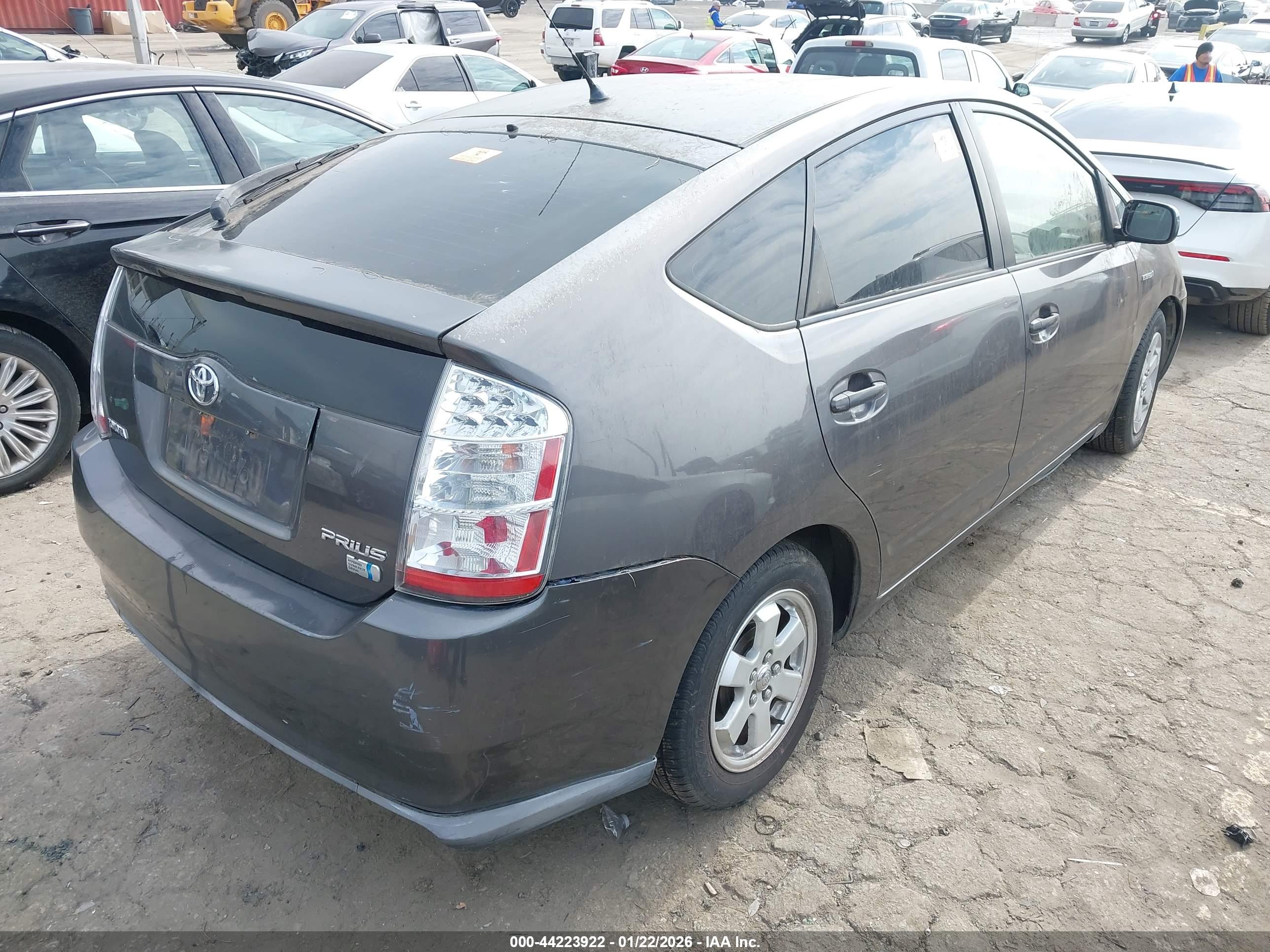 TOYOTA PRIUS image 4