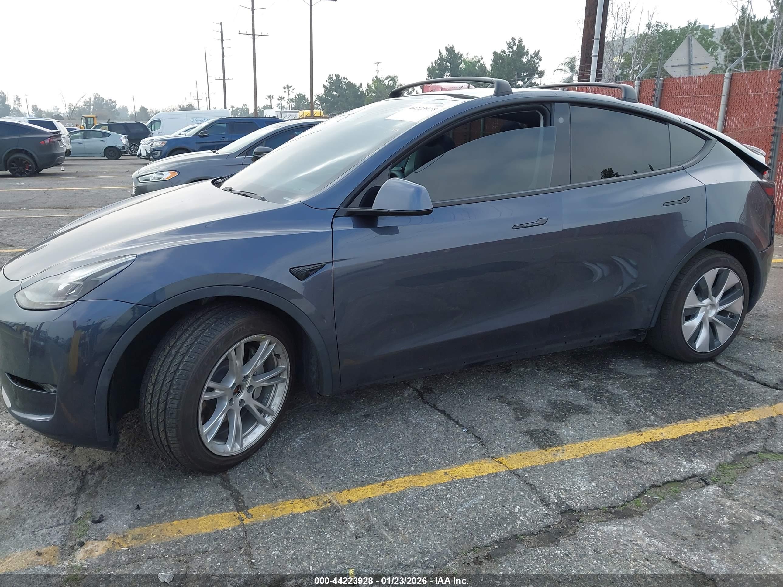 TESLA MODEL image 2