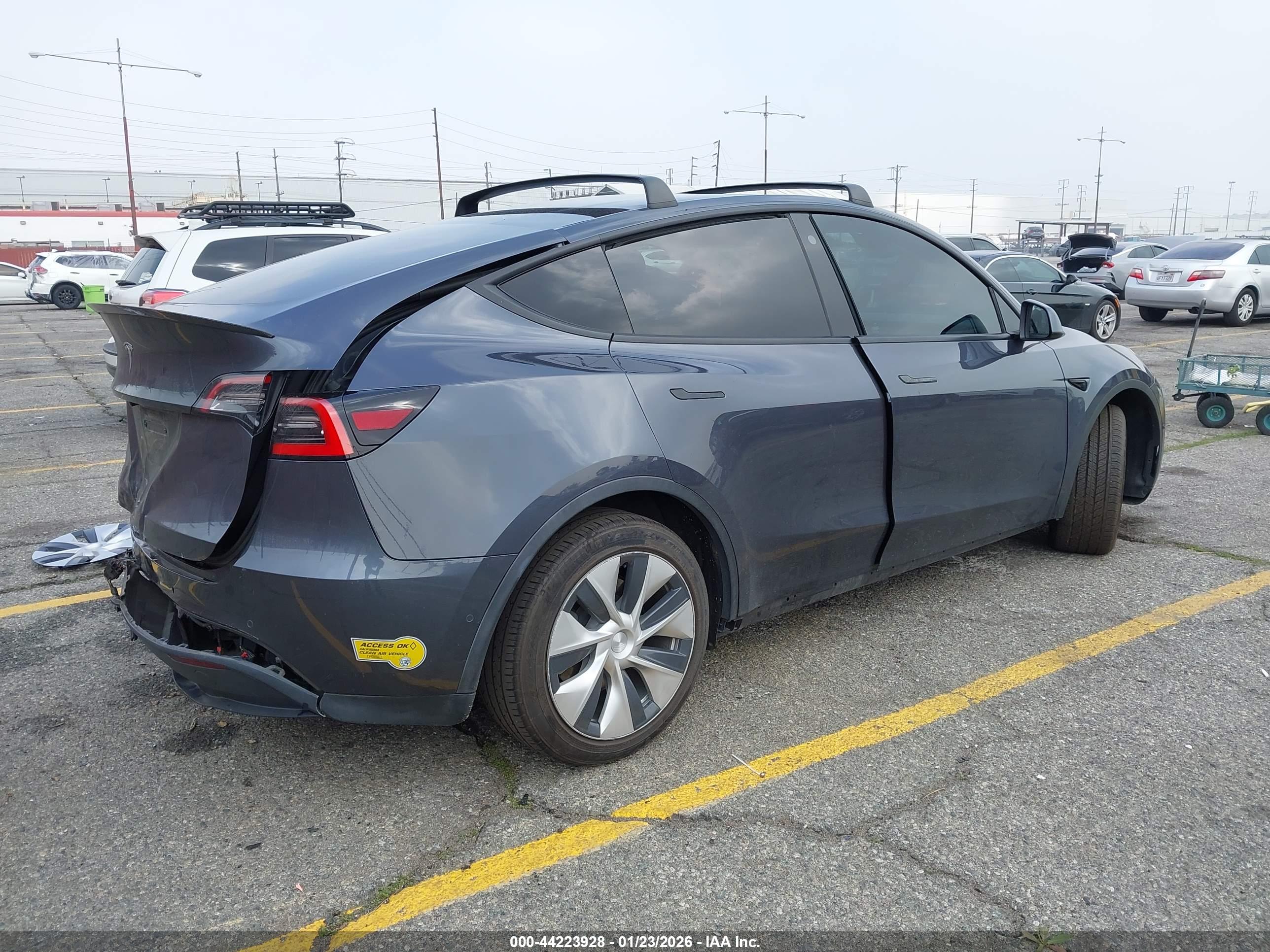 TESLA MODEL image 4