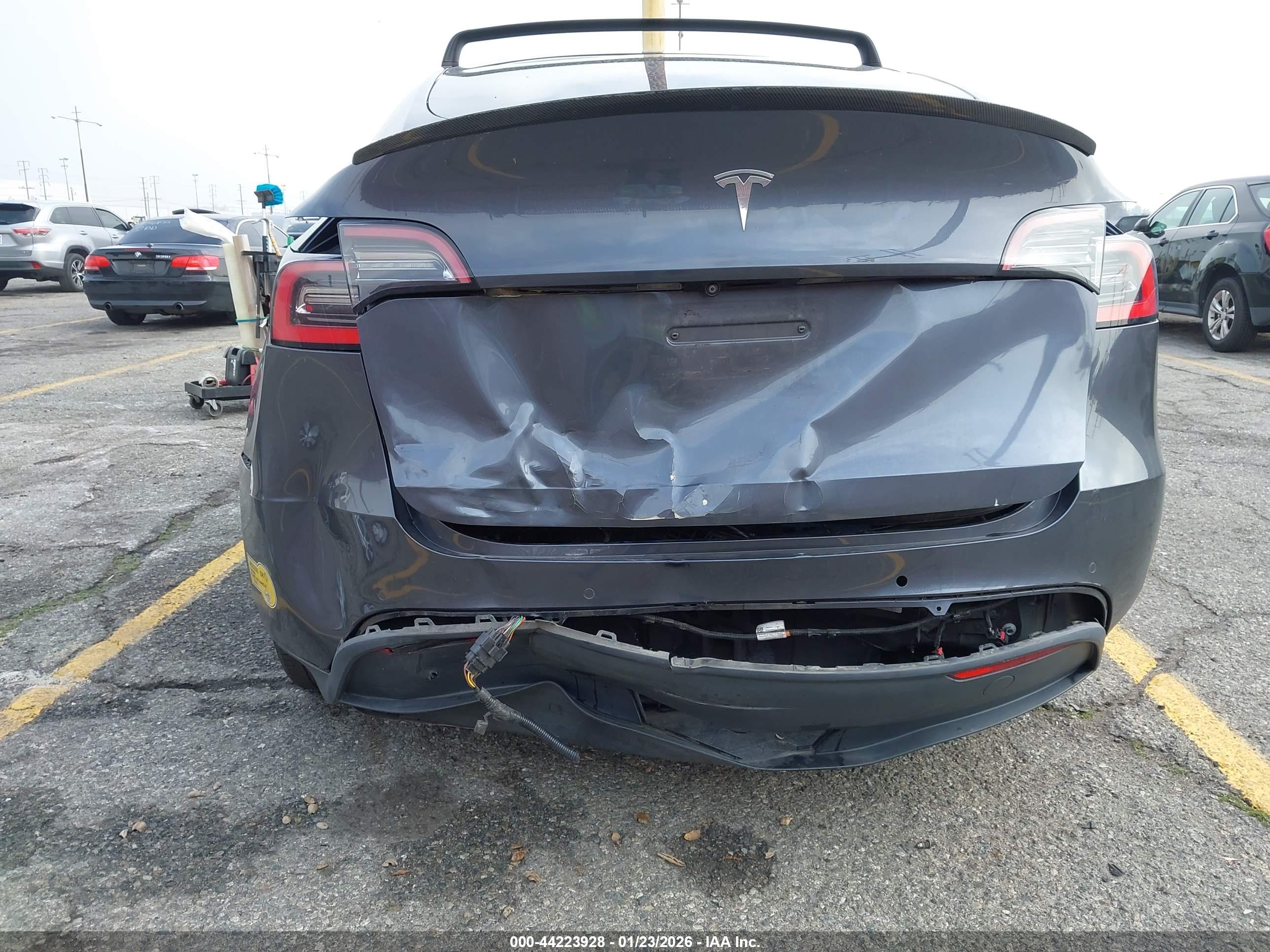 TESLA MODEL image 6