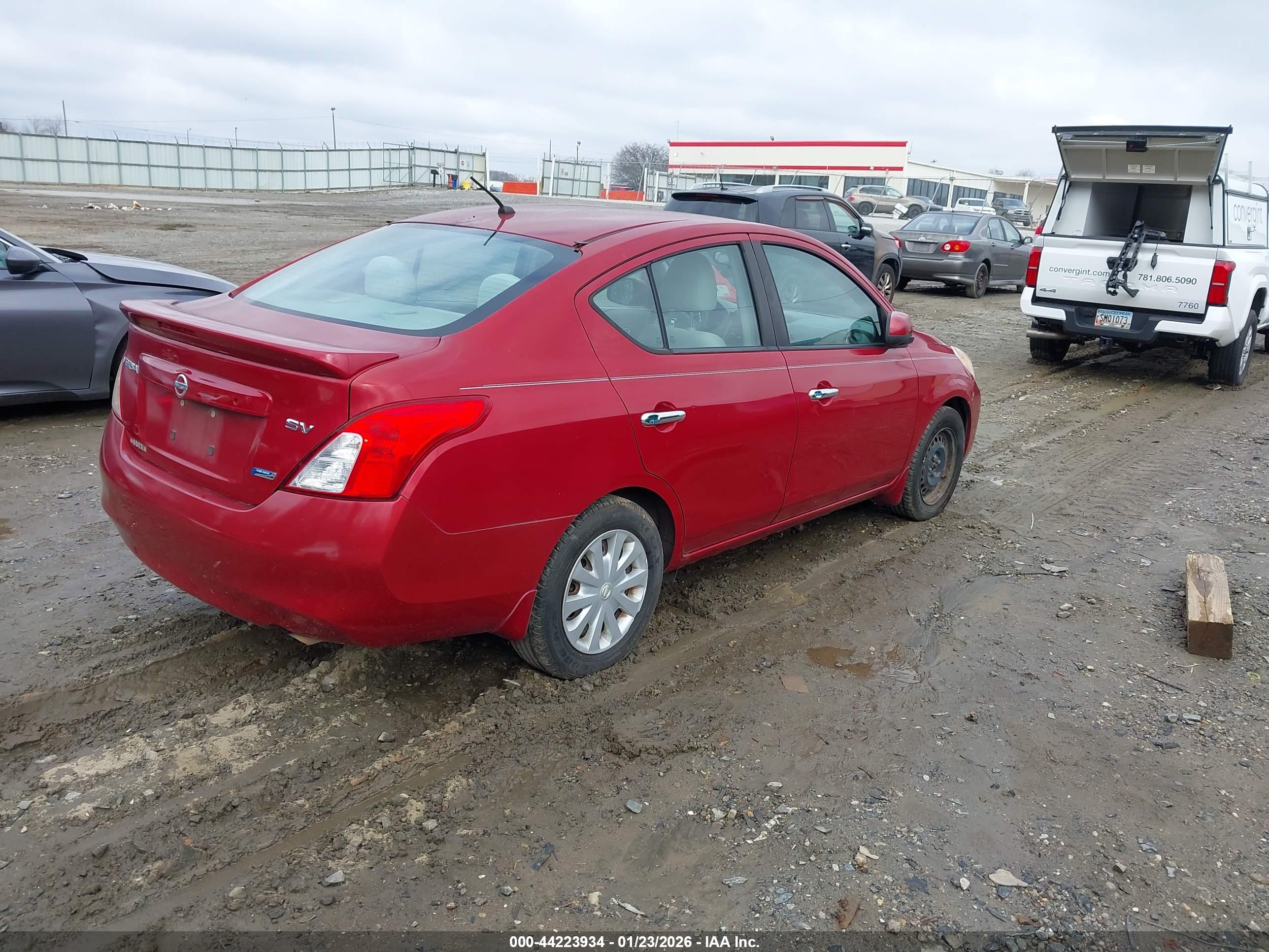 NISSAN VERSA image 4