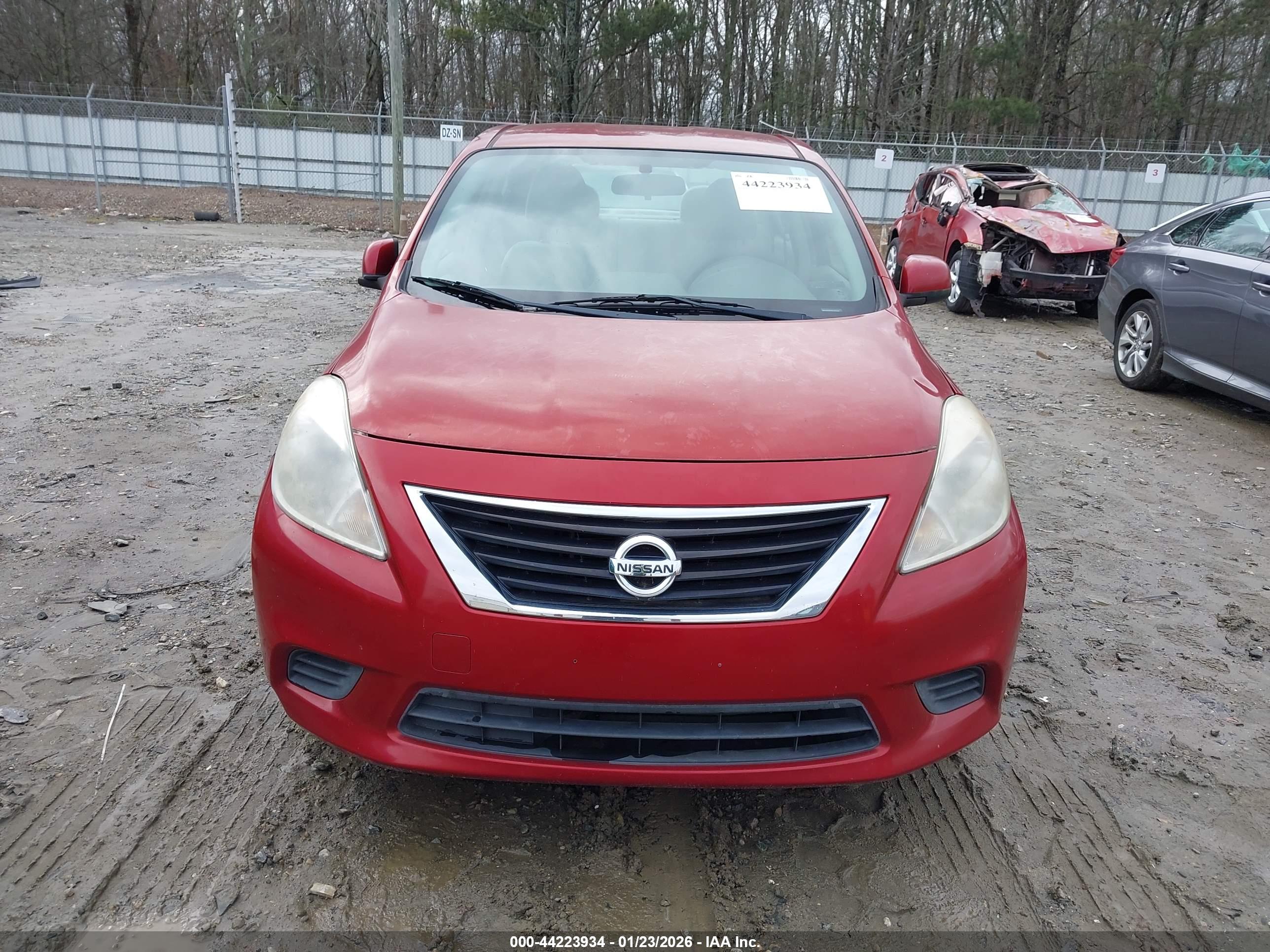 NISSAN VERSA image 6