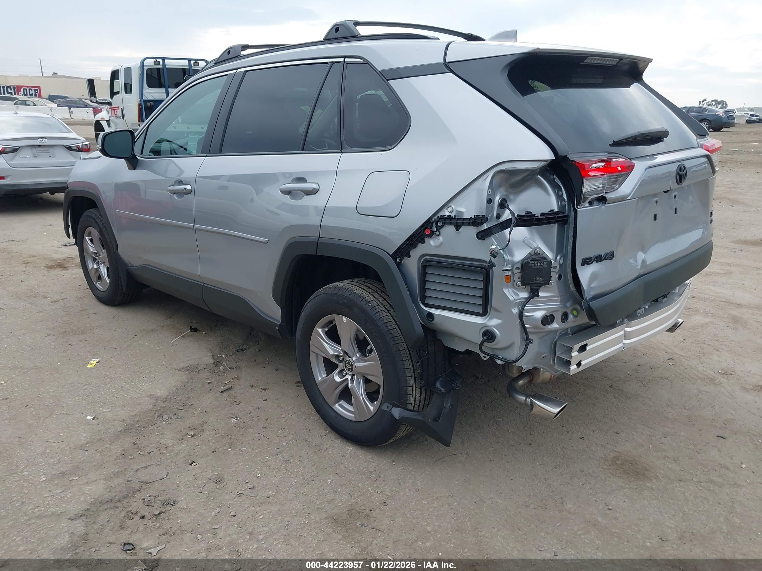 TOYOTA RAV4 image 3