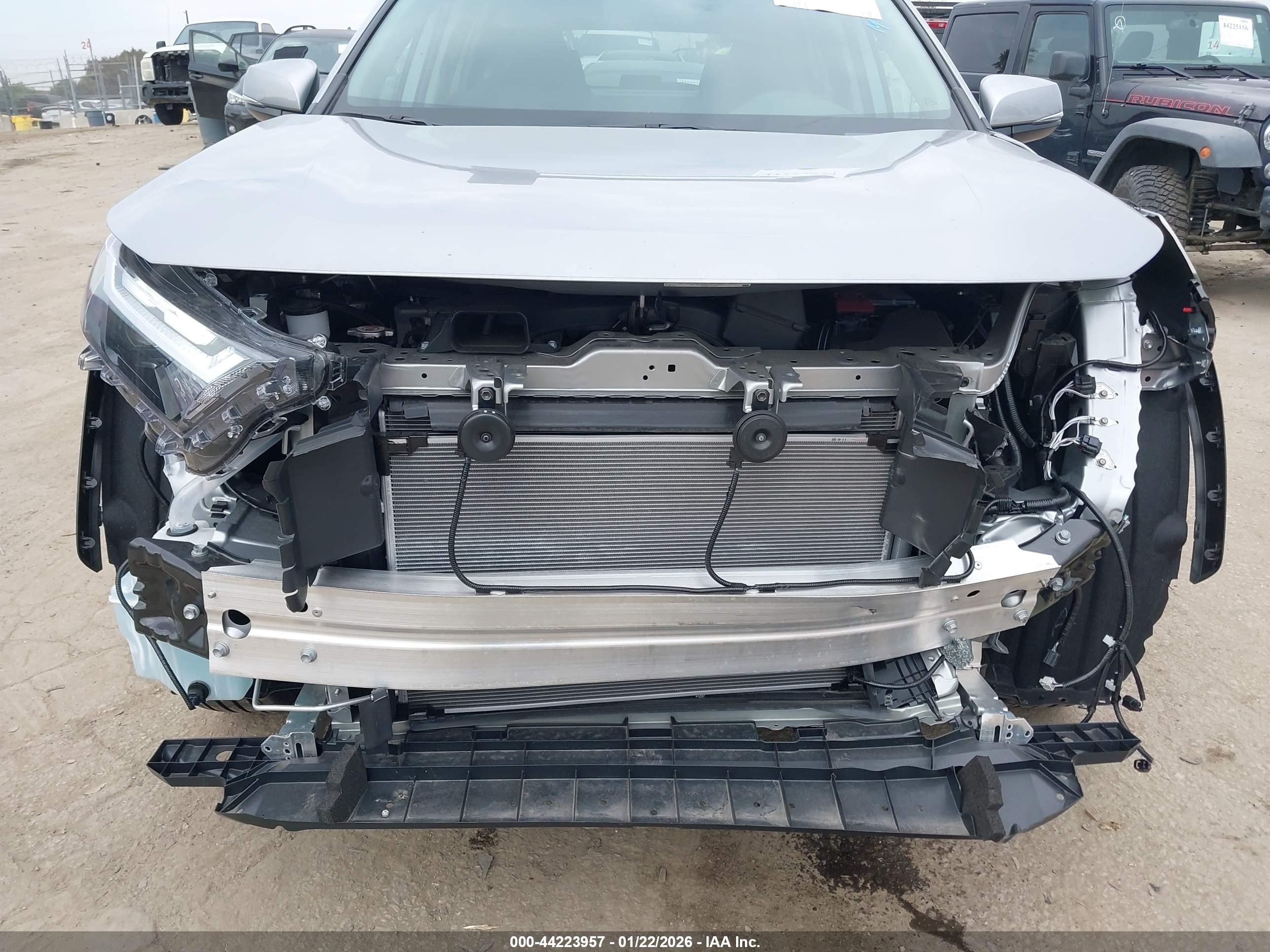 TOYOTA RAV4 image 6