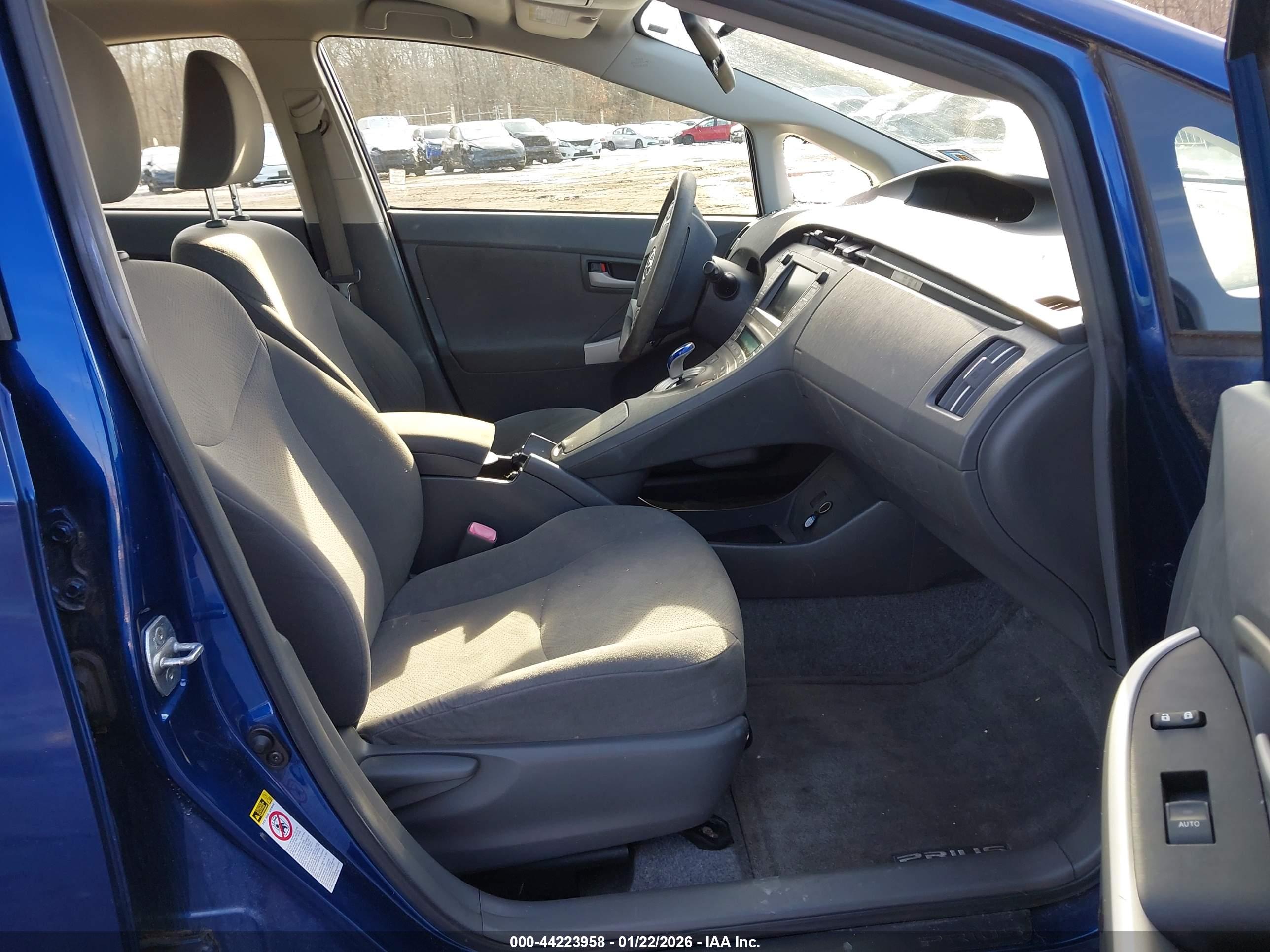 TOYOTA PRIUS image 5
