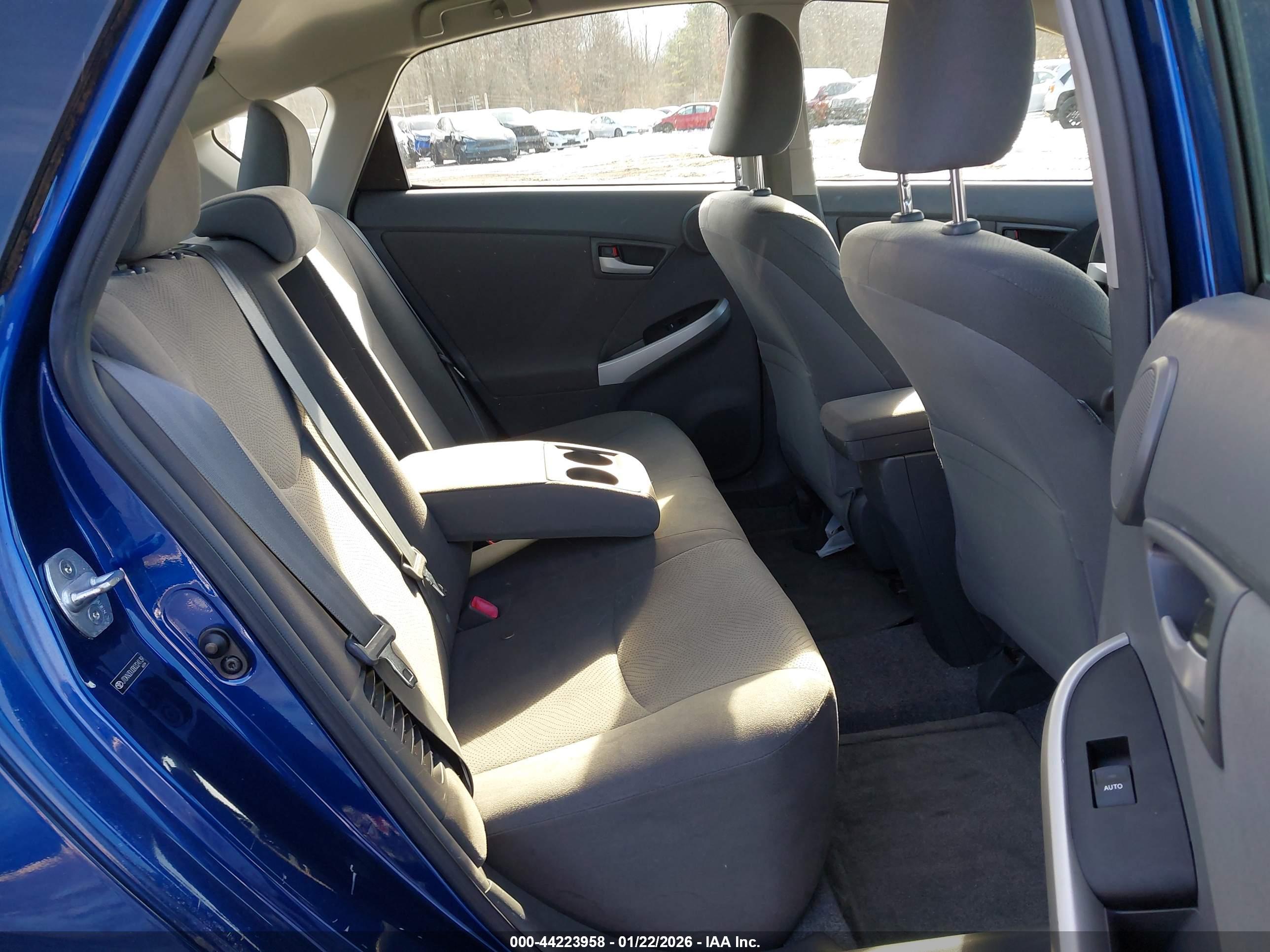 TOYOTA PRIUS image 8