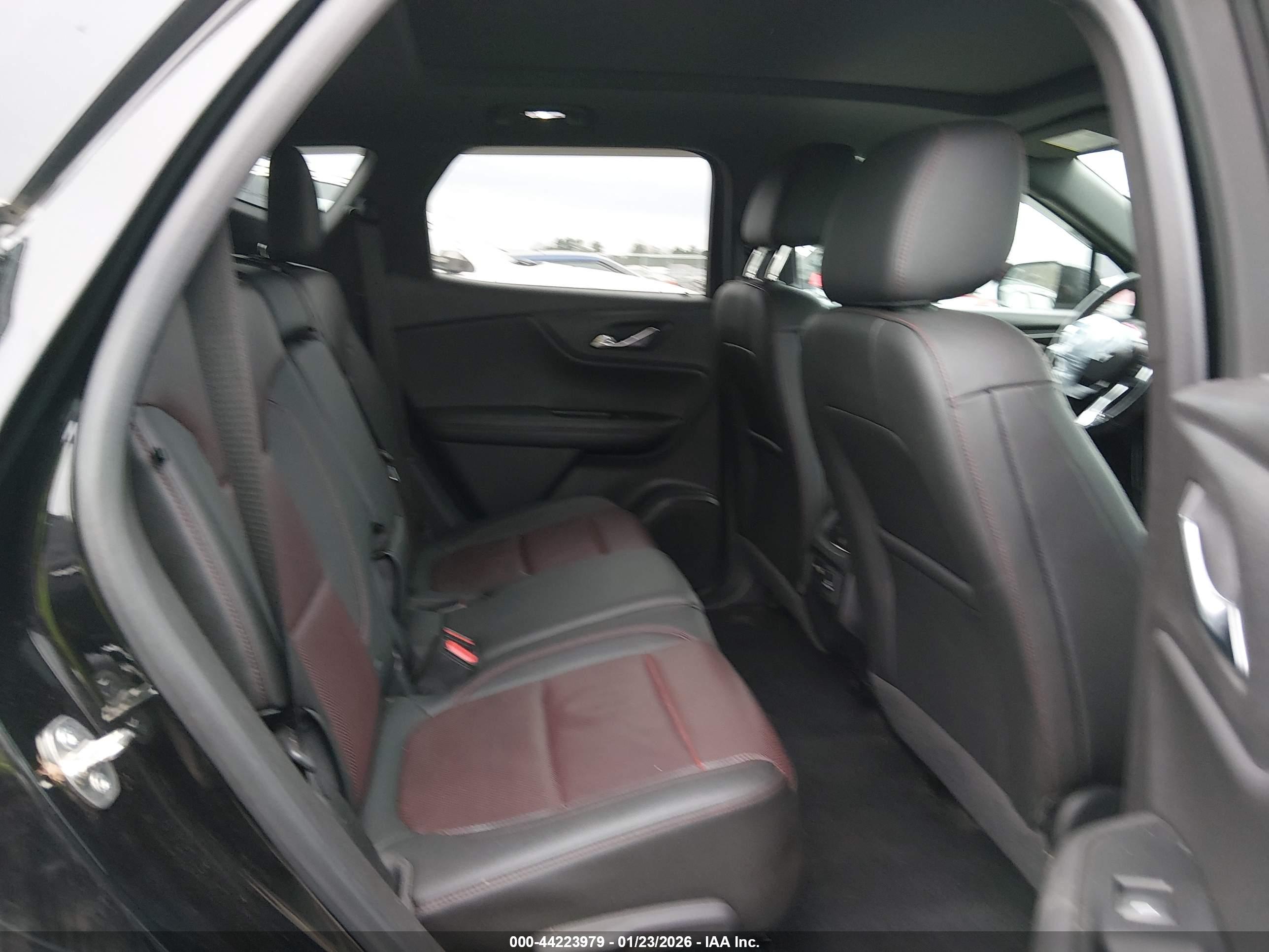 CHEVROLET BLAZER image 8