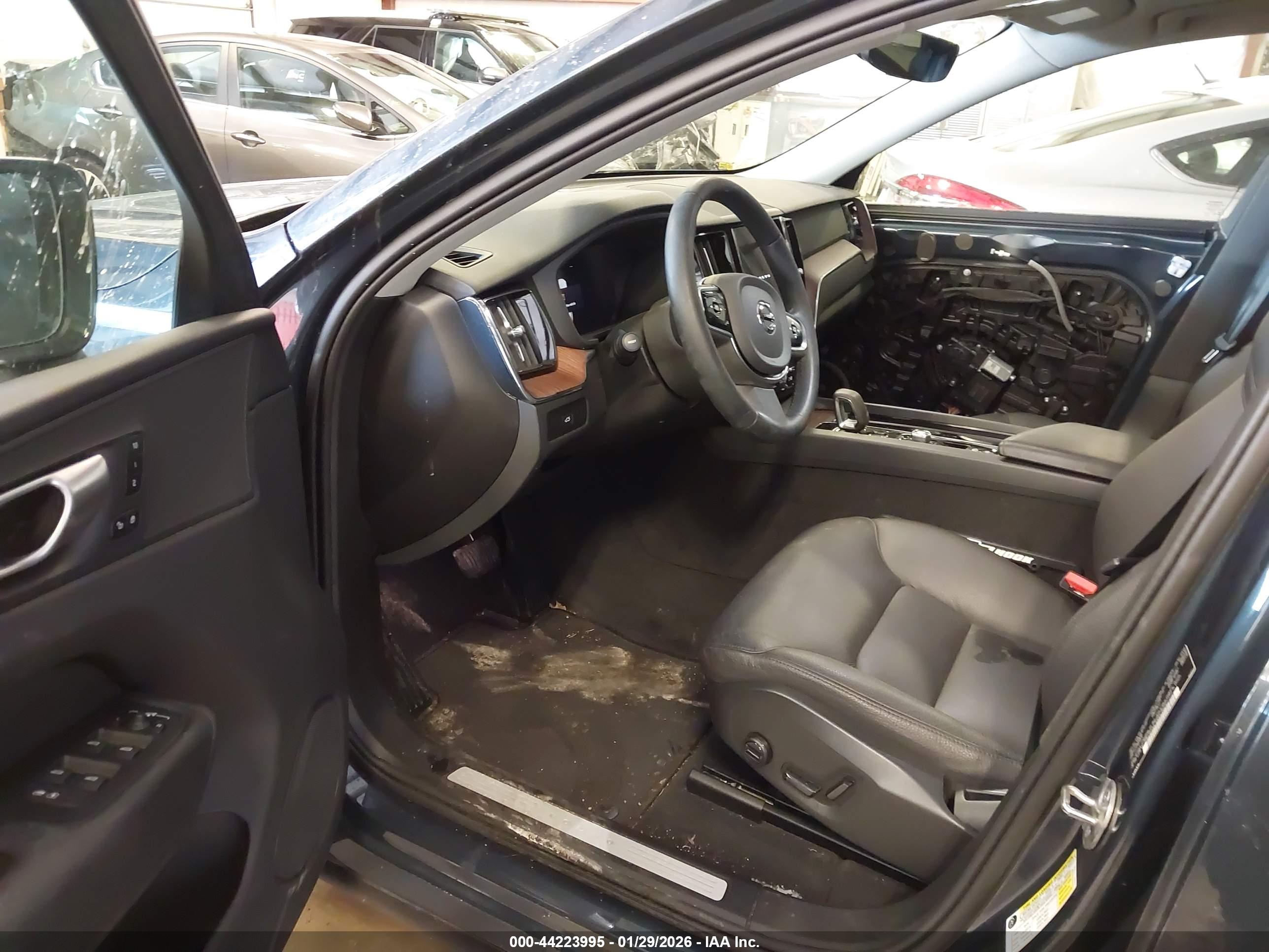 VOLVO XC60 image 5