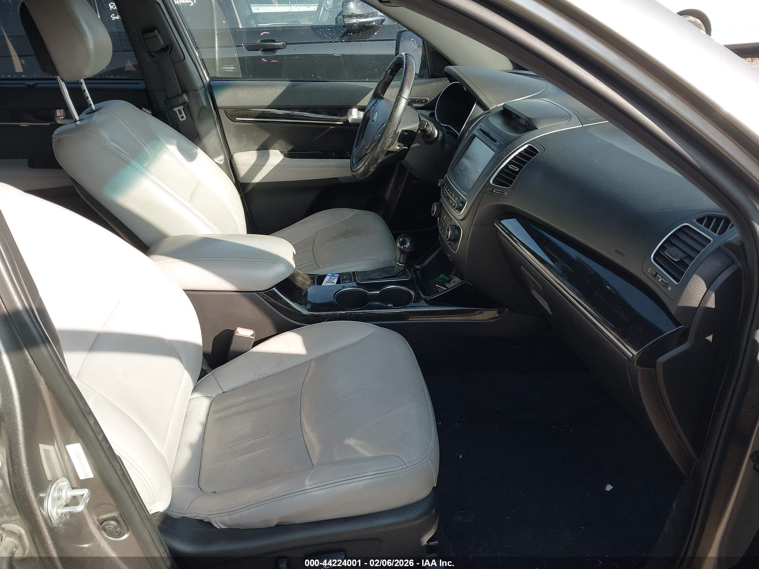 KIA SORENTO image 5