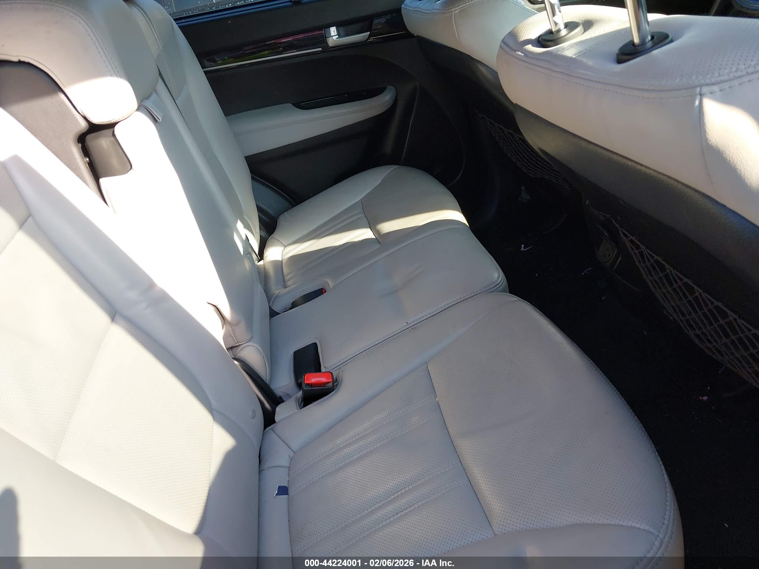 KIA SORENTO image 8