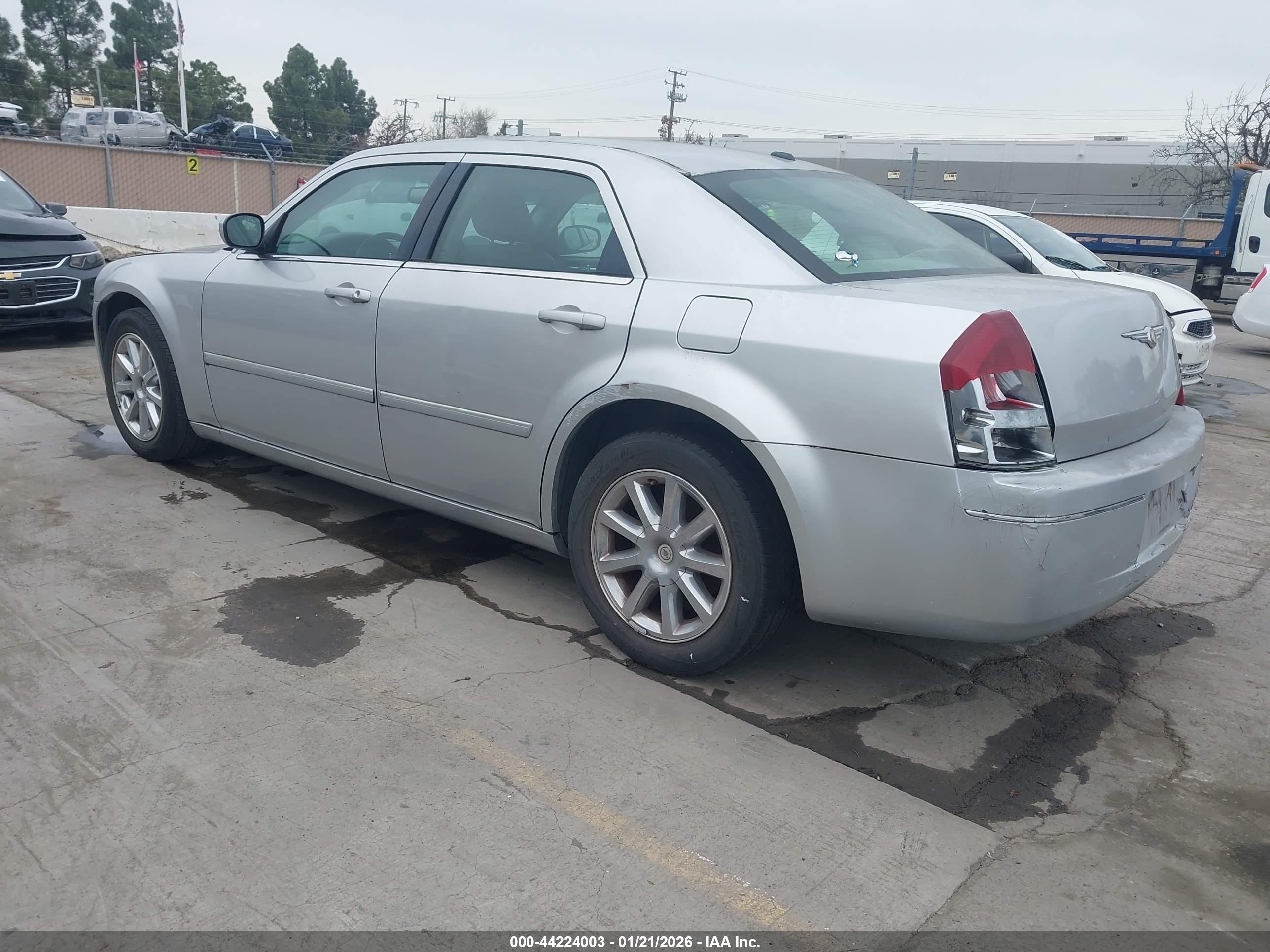 CHRYSLER 300 image 3